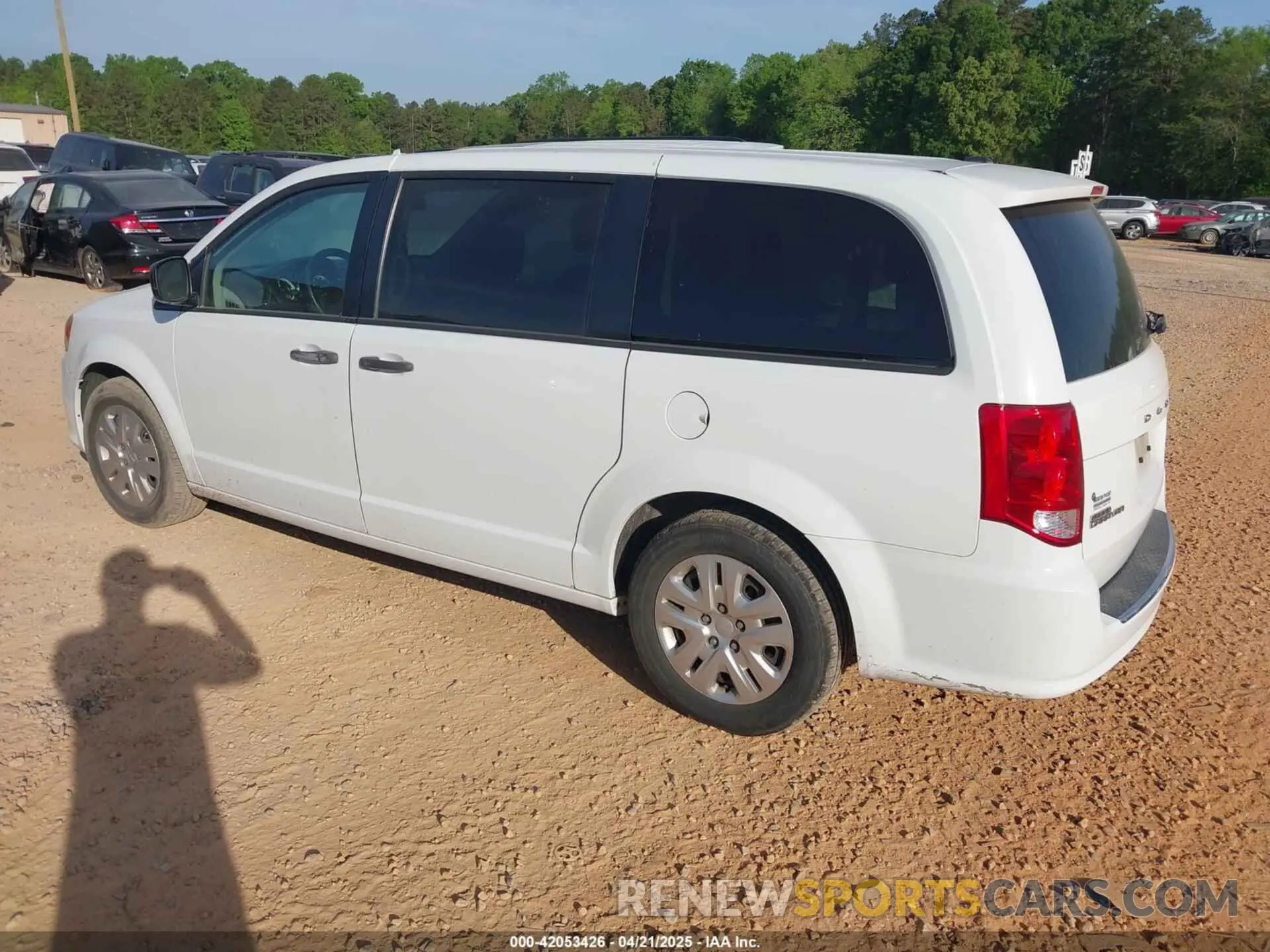 3 Photograph of a damaged car 2C4RDGBG4KR729173 DODGE GRAND CARAVAN 2019