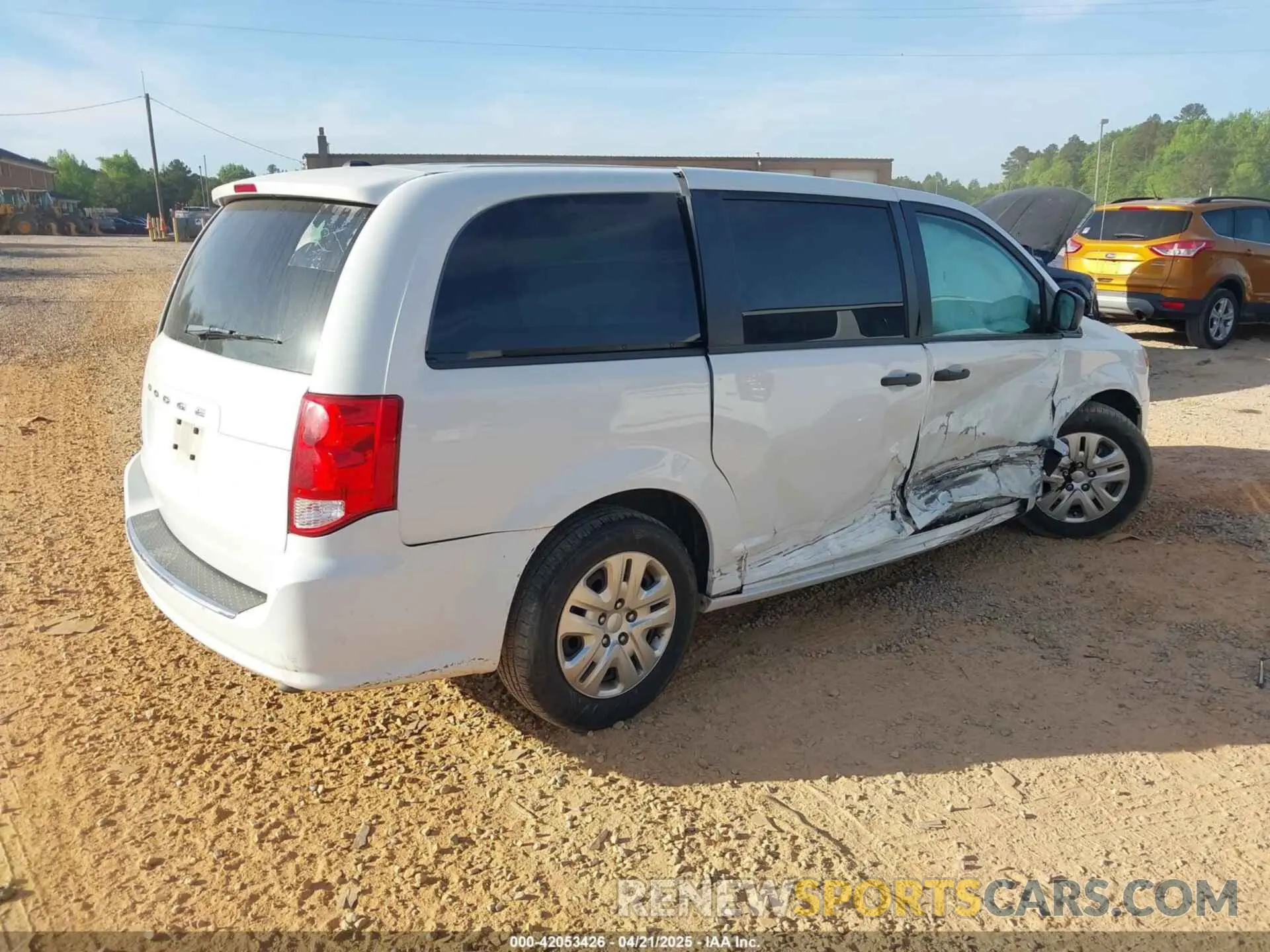 4 Photograph of a damaged car 2C4RDGBG4KR729173 DODGE GRAND CARAVAN 2019