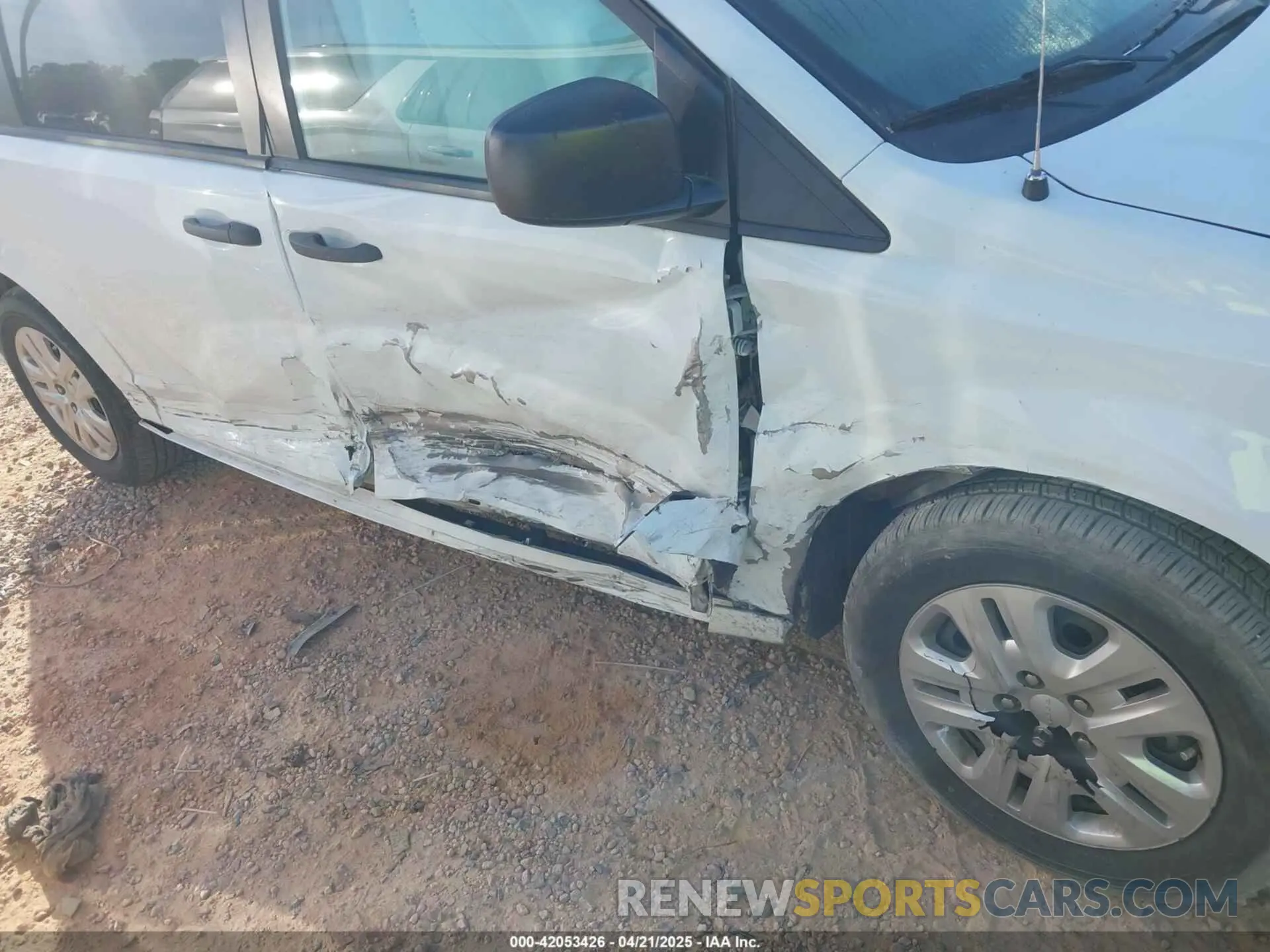6 Photograph of a damaged car 2C4RDGBG4KR729173 DODGE GRAND CARAVAN 2019