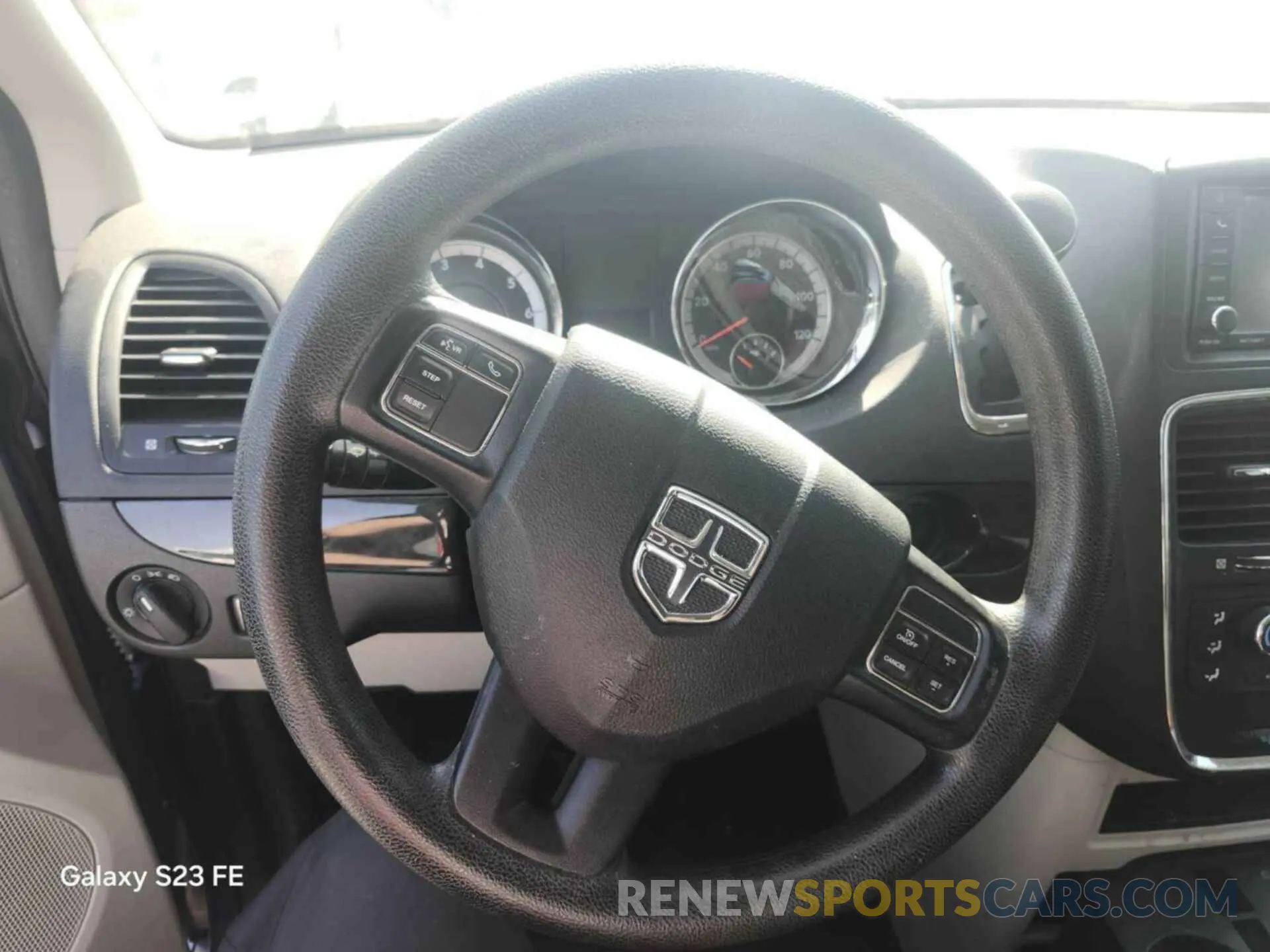 10 Photograph of a damaged car 2C4RDGBG4KR770399 DODGE GRAND CARAVAN 2019