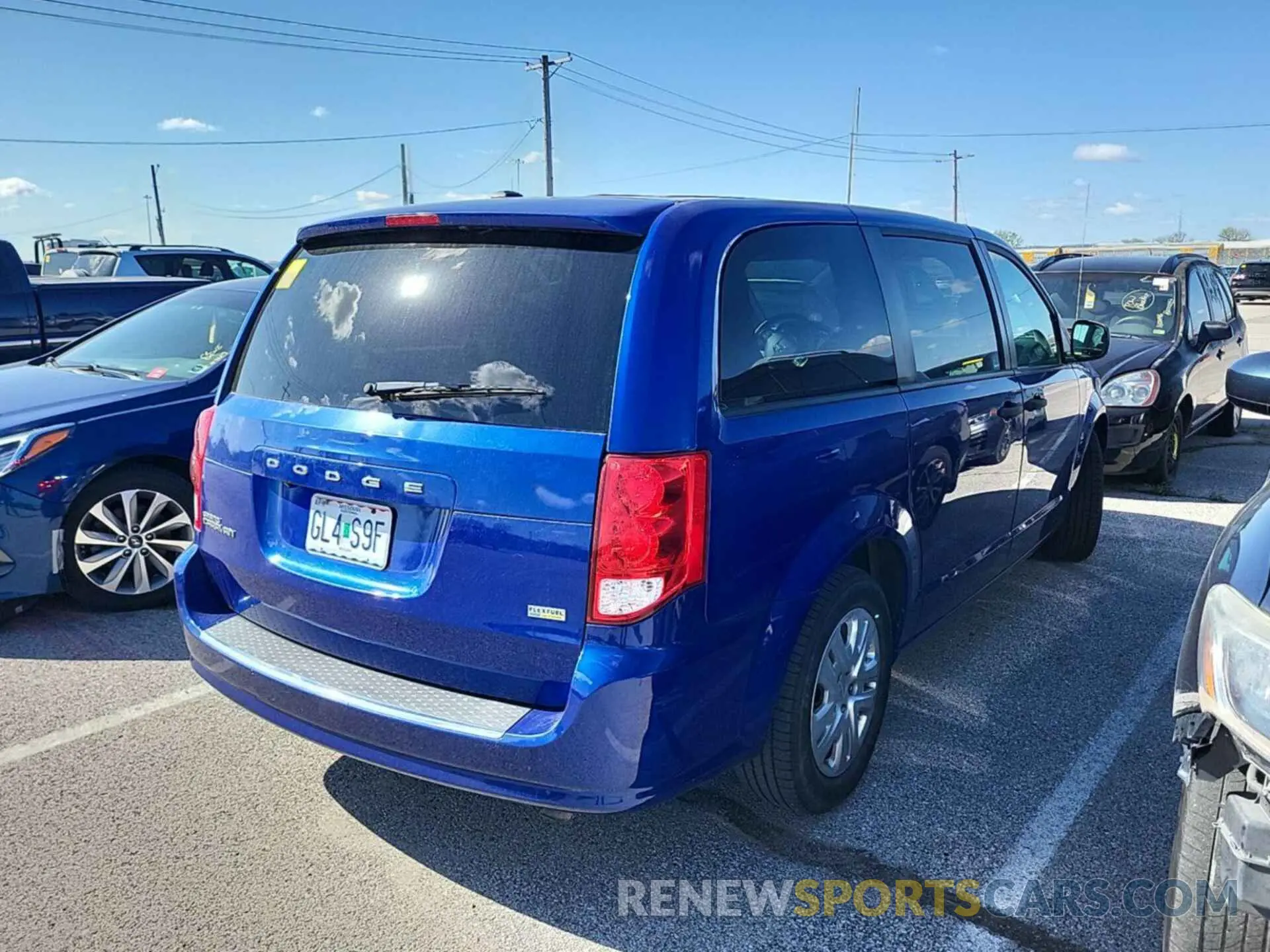 17 Photograph of a damaged car 2C4RDGBG4KR770399 DODGE GRAND CARAVAN 2019