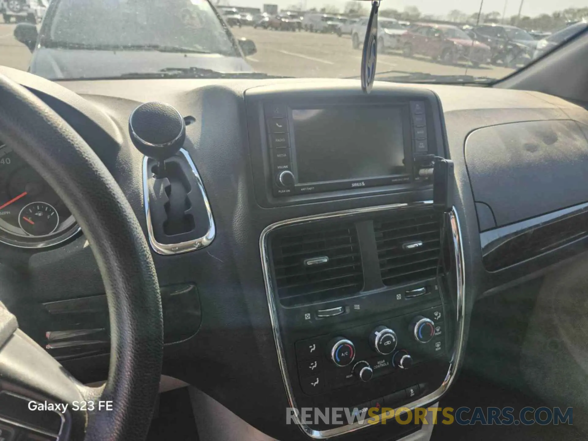 27 Photograph of a damaged car 2C4RDGBG4KR770399 DODGE GRAND CARAVAN 2019