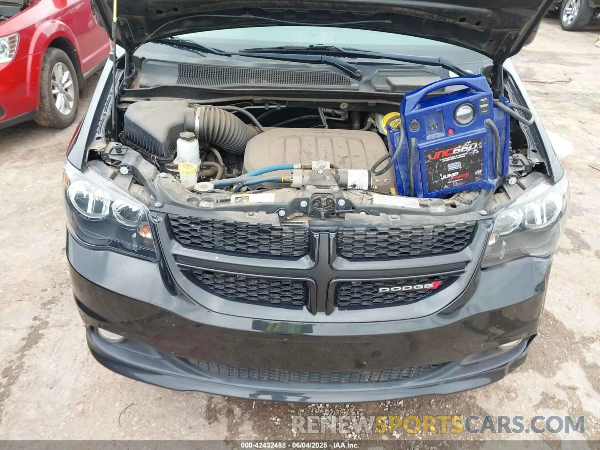 10 Photograph of a damaged car 2C4RDGBG5KR502803 DODGE GRAND CARAVAN 2019