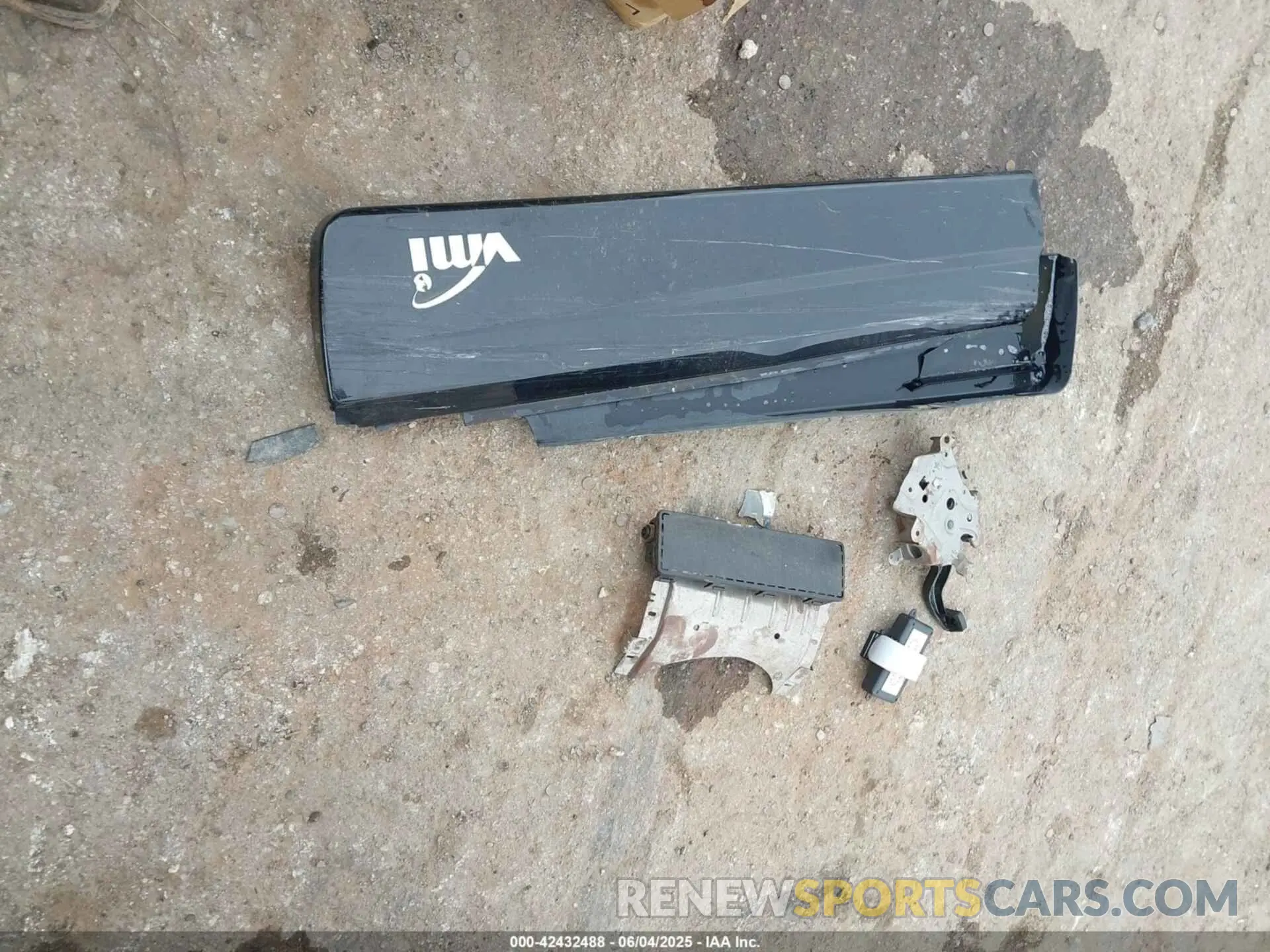 12 Photograph of a damaged car 2C4RDGBG5KR502803 DODGE GRAND CARAVAN 2019