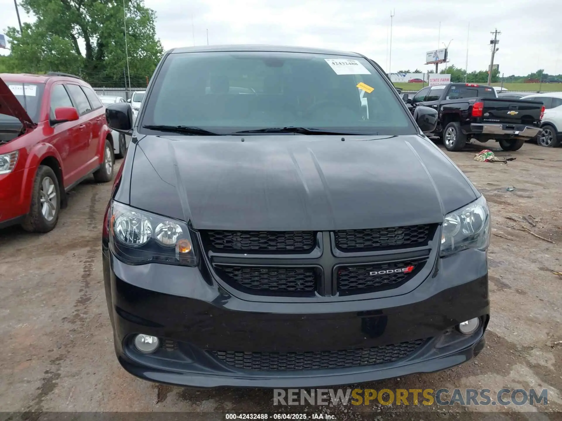 13 Photograph of a damaged car 2C4RDGBG5KR502803 DODGE GRAND CARAVAN 2019
