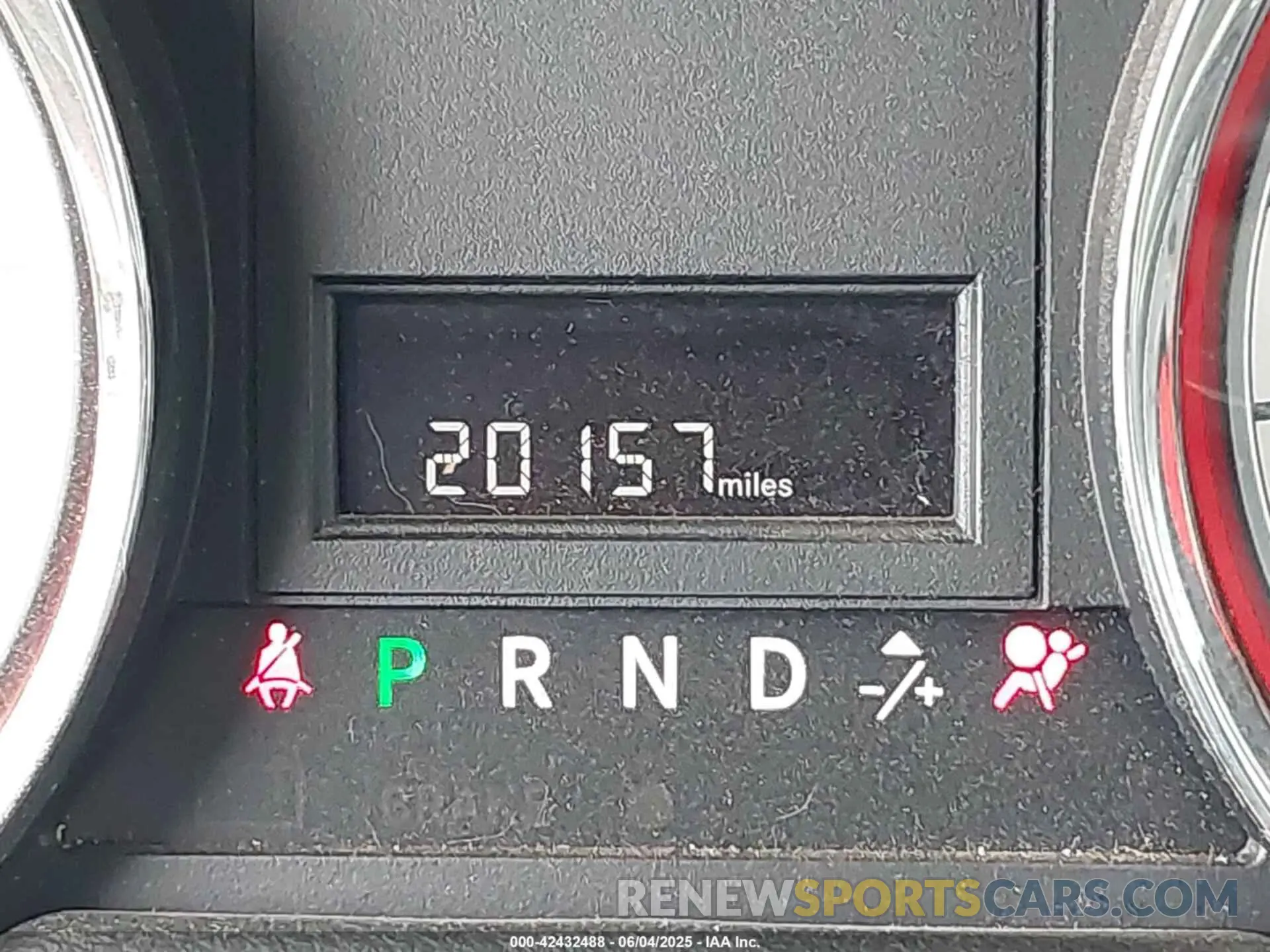 16 Photograph of a damaged car 2C4RDGBG5KR502803 DODGE GRAND CARAVAN 2019