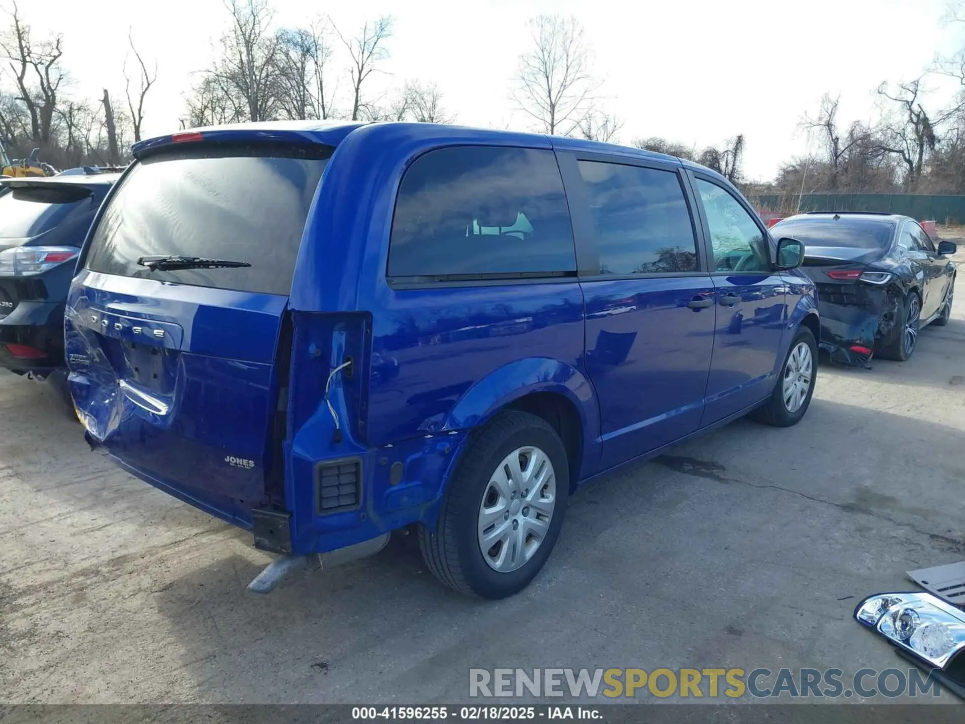 4 Photograph of a damaged car 2C4RDGBG5KR551435 DODGE GRAND CARAVAN 2019
