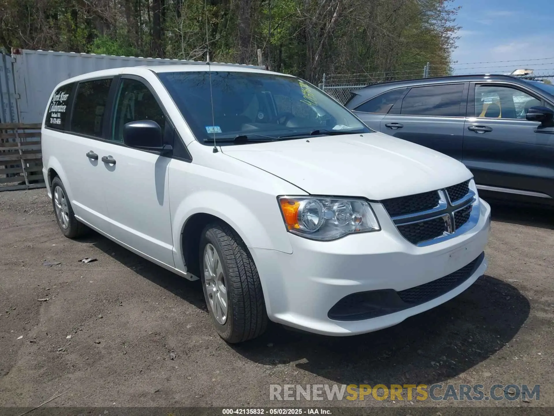 1 Photograph of a damaged car 2C4RDGBG5KR797255 DODGE GRAND CARAVAN 2019