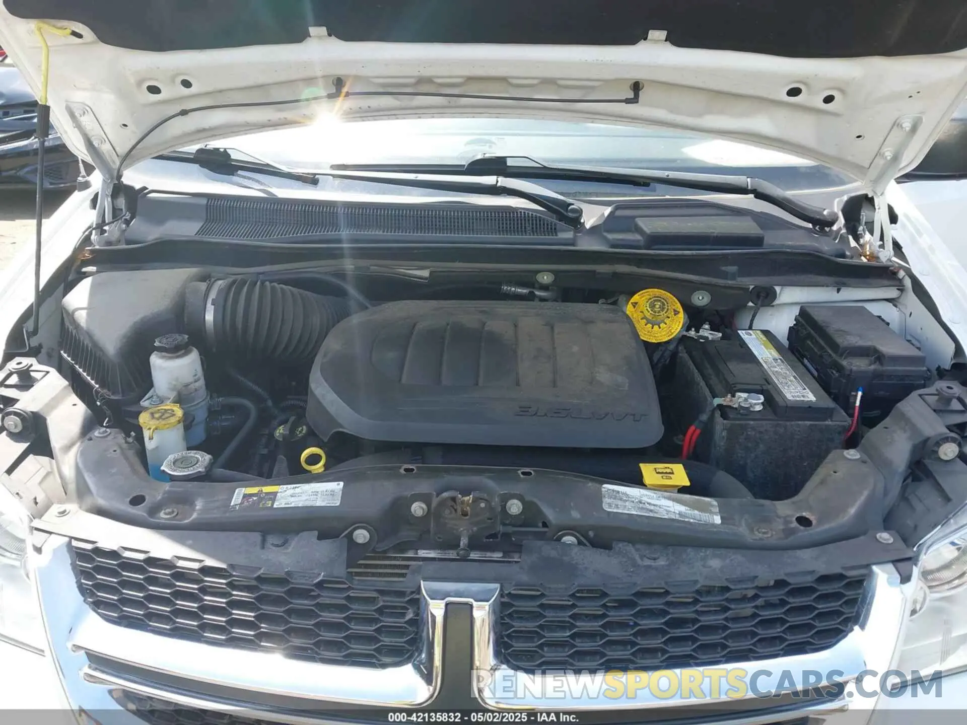 10 Photograph of a damaged car 2C4RDGBG5KR797255 DODGE GRAND CARAVAN 2019
