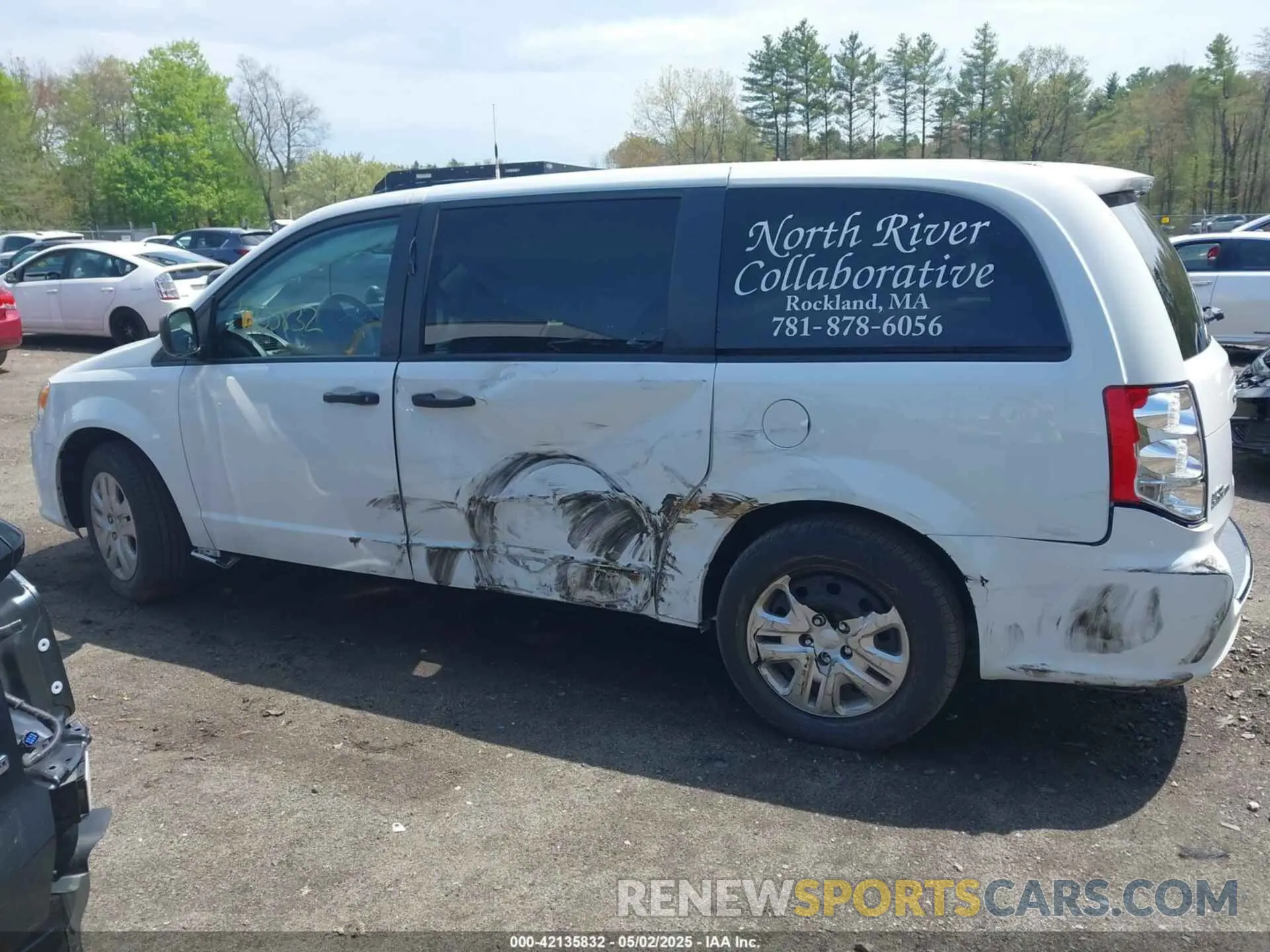 14 Photograph of a damaged car 2C4RDGBG5KR797255 DODGE GRAND CARAVAN 2019