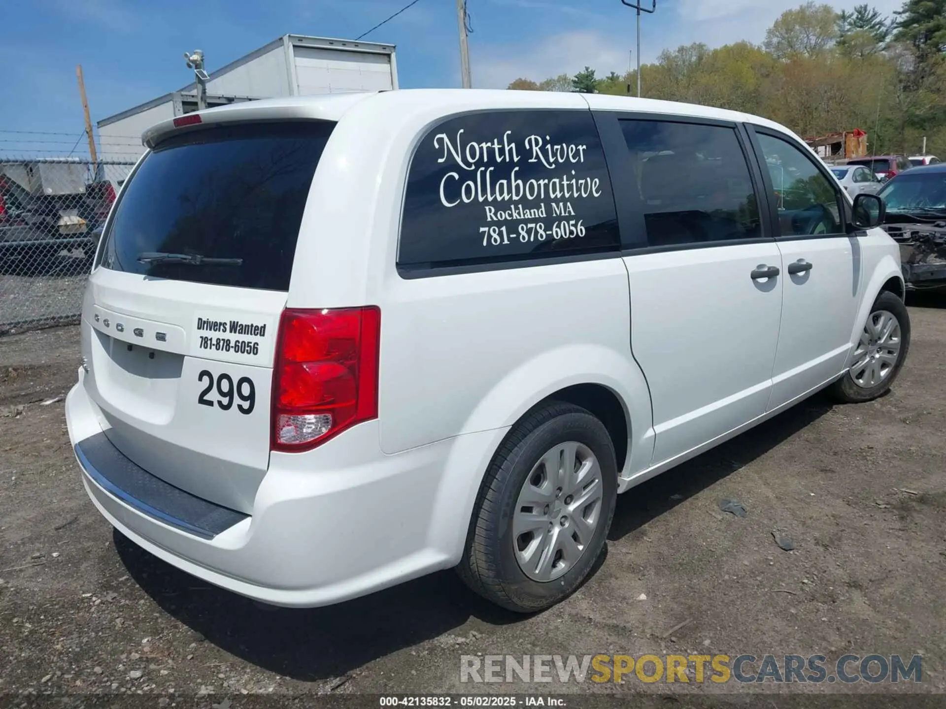 4 Photograph of a damaged car 2C4RDGBG5KR797255 DODGE GRAND CARAVAN 2019