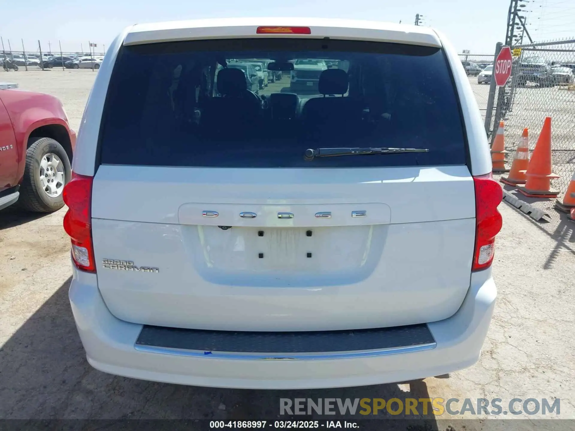 16 Photograph of a damaged car 2C4RDGBG6KR540931 DODGE GRAND CARAVAN 2019