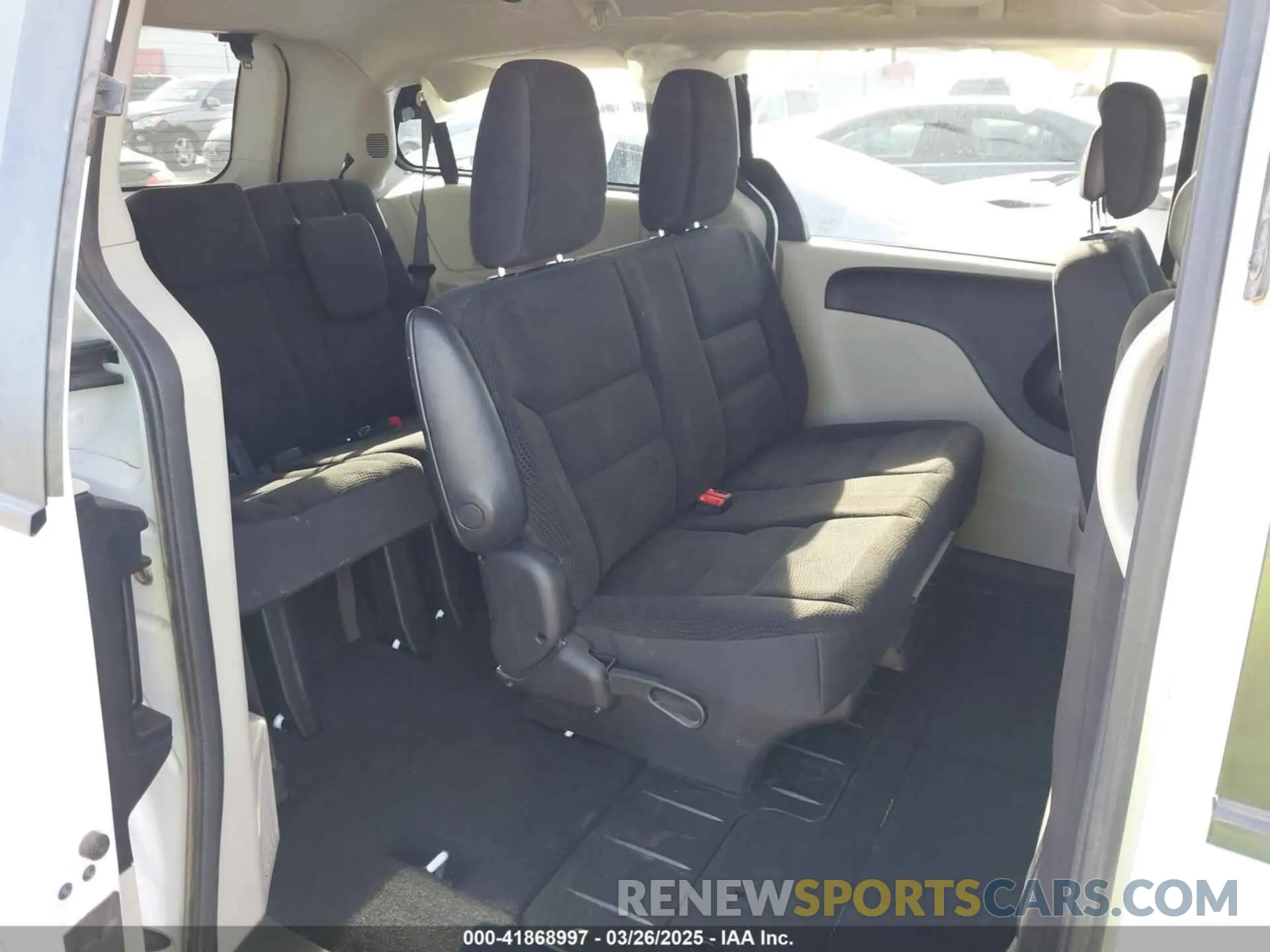 8 Photograph of a damaged car 2C4RDGBG6KR540931 DODGE GRAND CARAVAN 2019