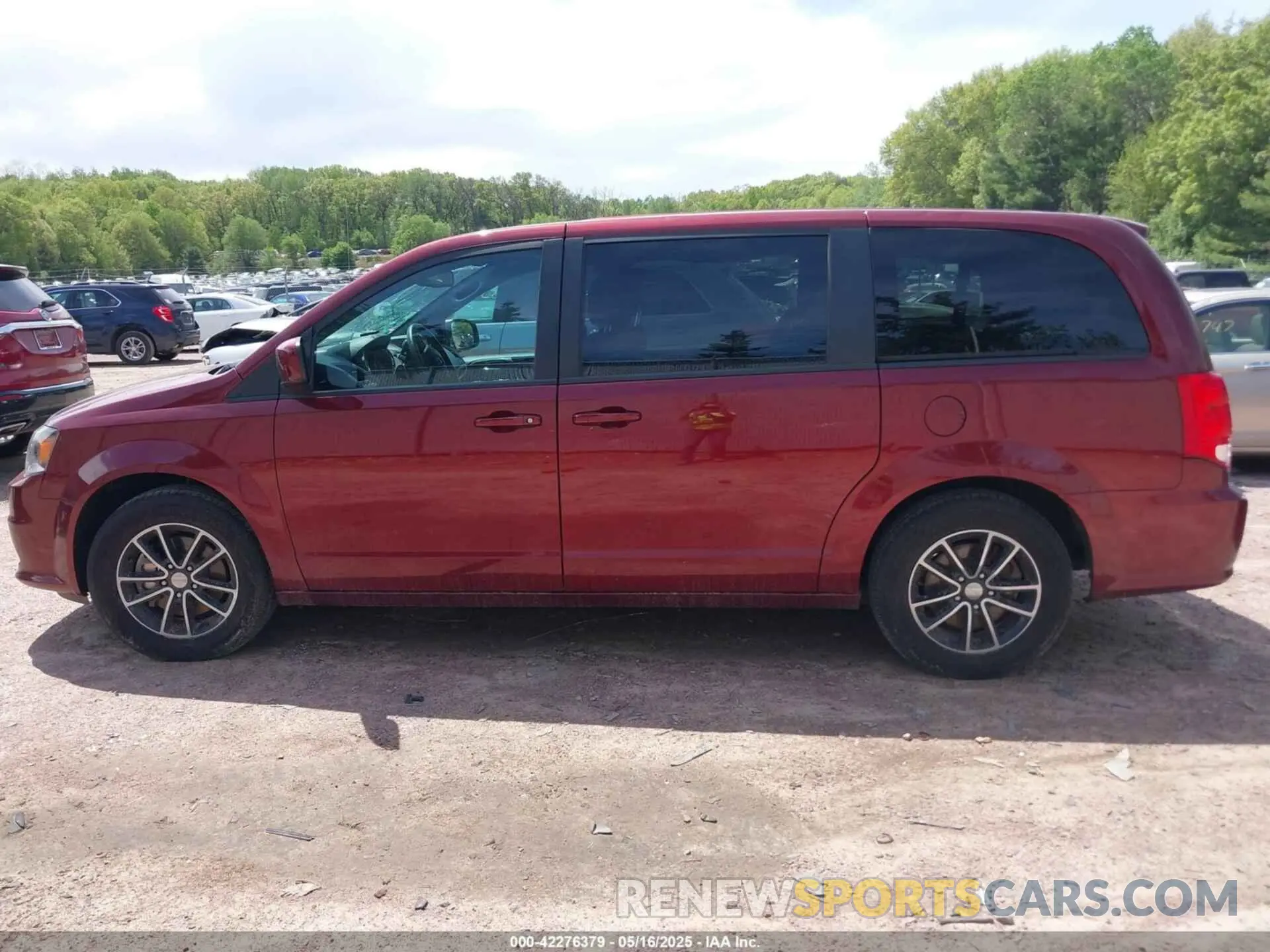 14 Photograph of a damaged car 2C4RDGBG6KR596576 DODGE GRAND CARAVAN 2019