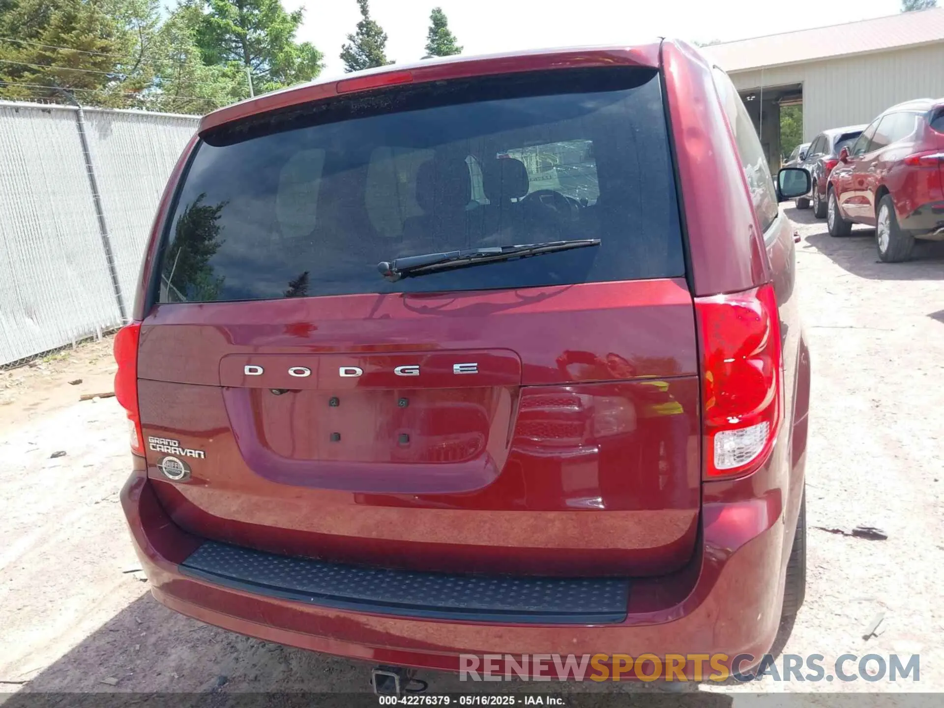 16 Photograph of a damaged car 2C4RDGBG6KR596576 DODGE GRAND CARAVAN 2019