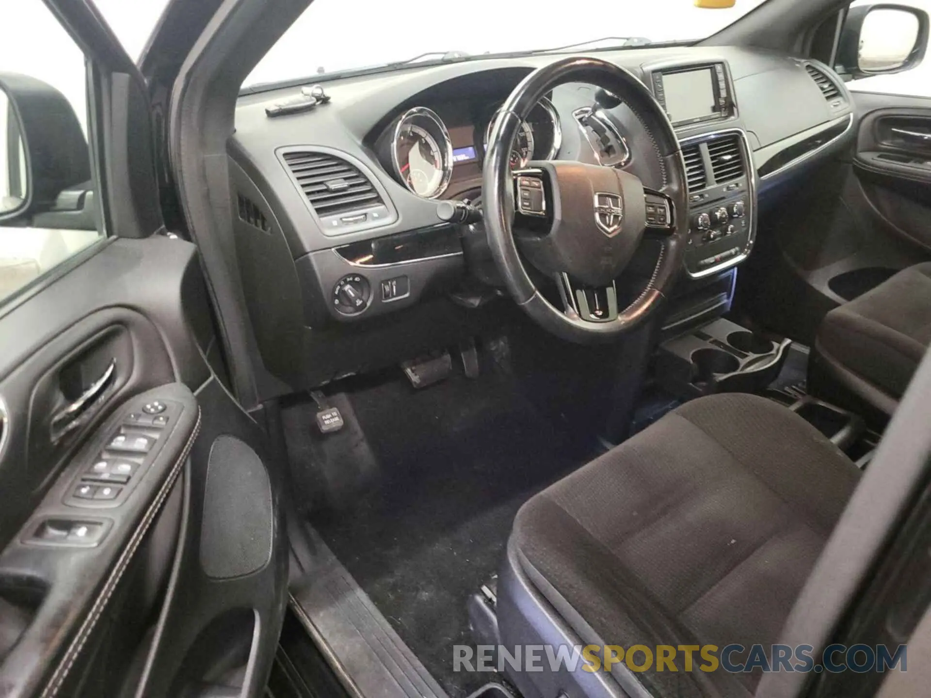 8 Photograph of a damaged car 2C4RDGBG6KR676220 DODGE GRAND CARAVAN 2019
