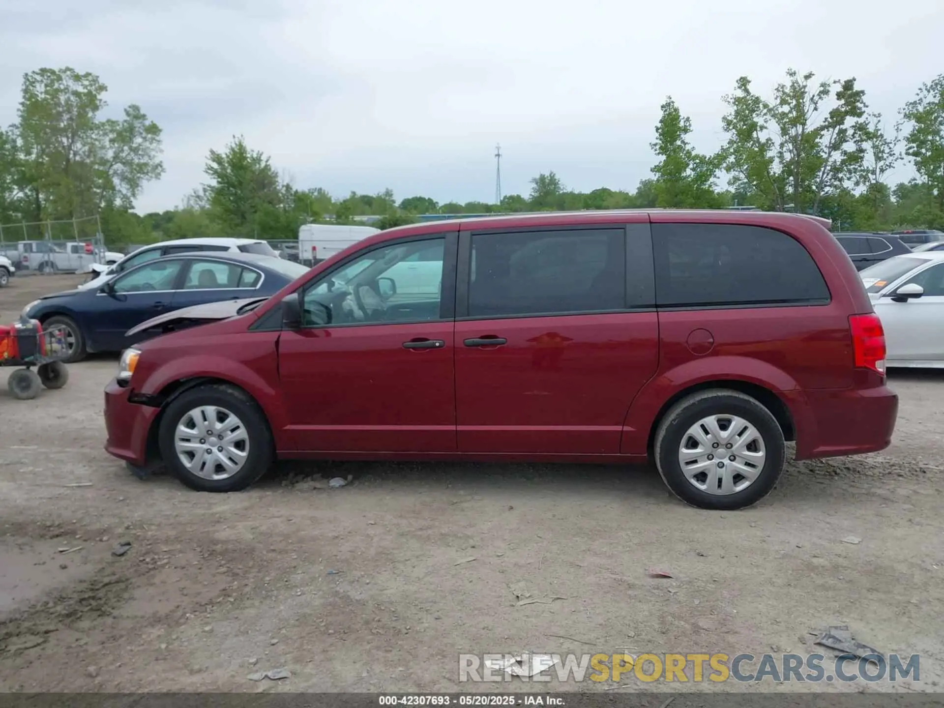 14 Photograph of a damaged car 2C4RDGBG6KR796647 DODGE GRAND CARAVAN 2019
