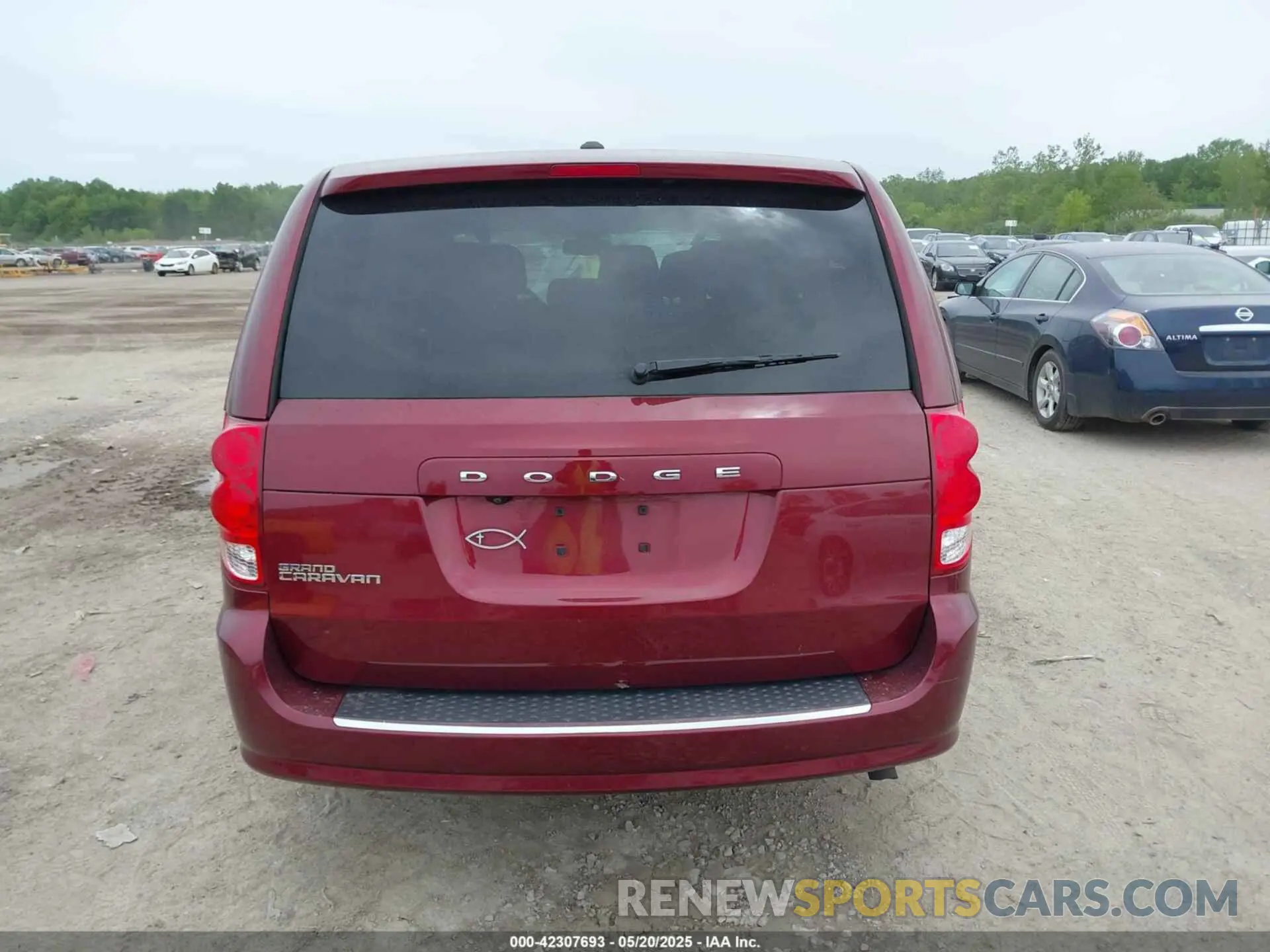 16 Photograph of a damaged car 2C4RDGBG6KR796647 DODGE GRAND CARAVAN 2019