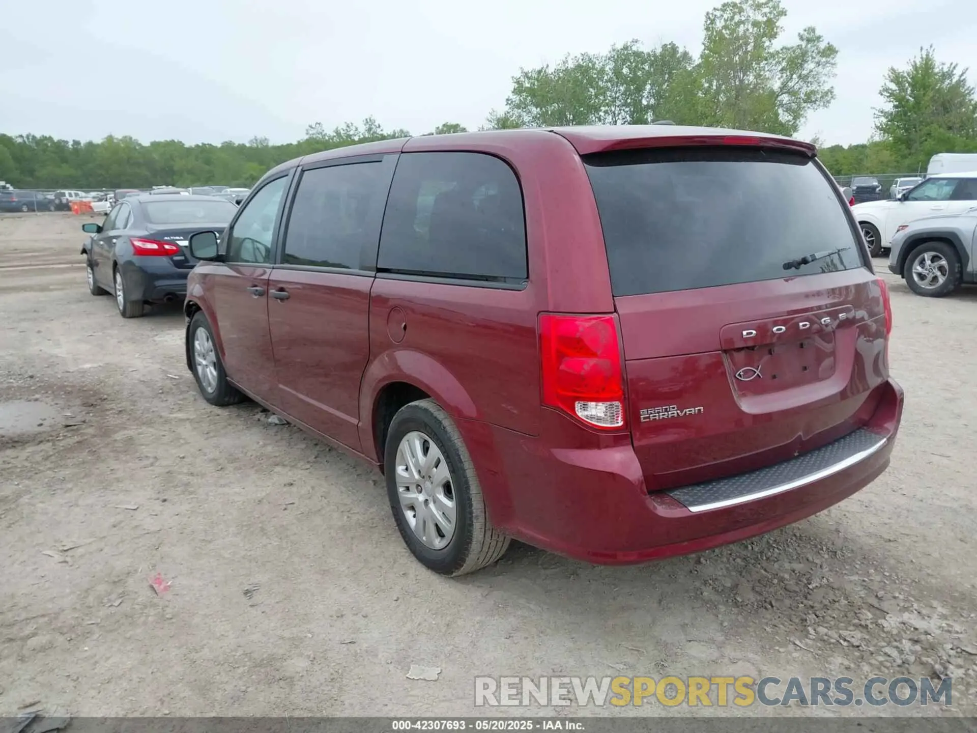 3 Photograph of a damaged car 2C4RDGBG6KR796647 DODGE GRAND CARAVAN 2019