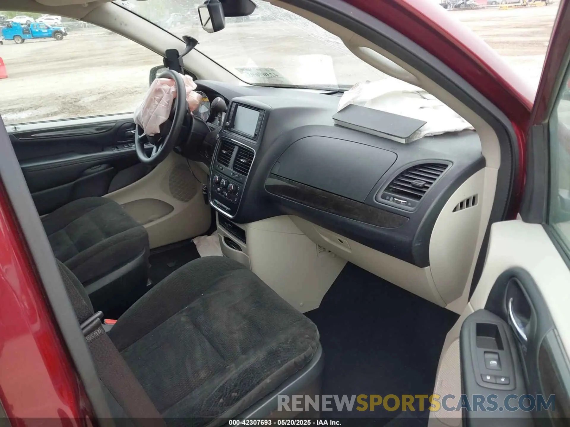 5 Photograph of a damaged car 2C4RDGBG6KR796647 DODGE GRAND CARAVAN 2019