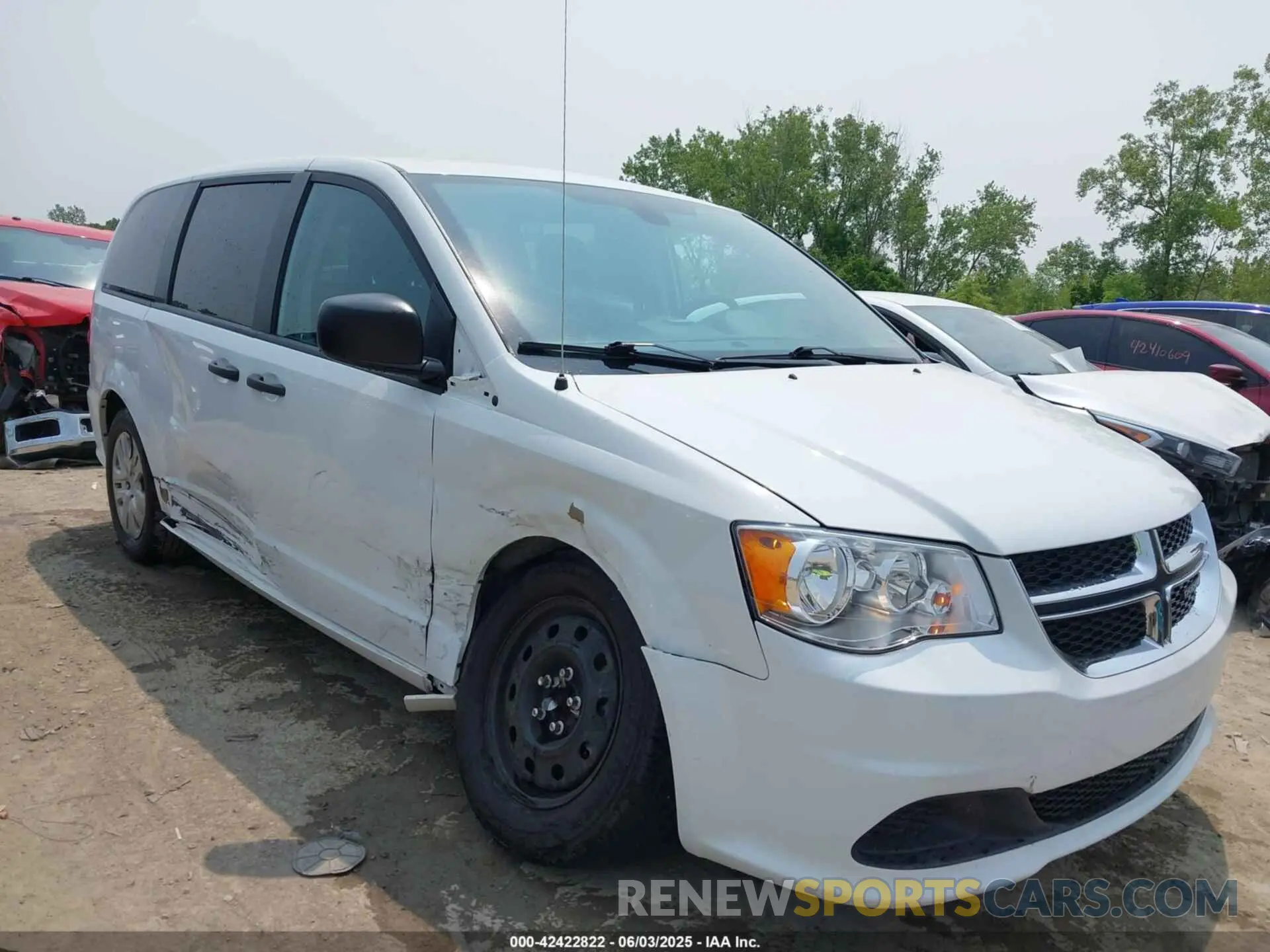 1 Photograph of a damaged car 2C4RDGBG7KR525001 DODGE GRAND CARAVAN 2019