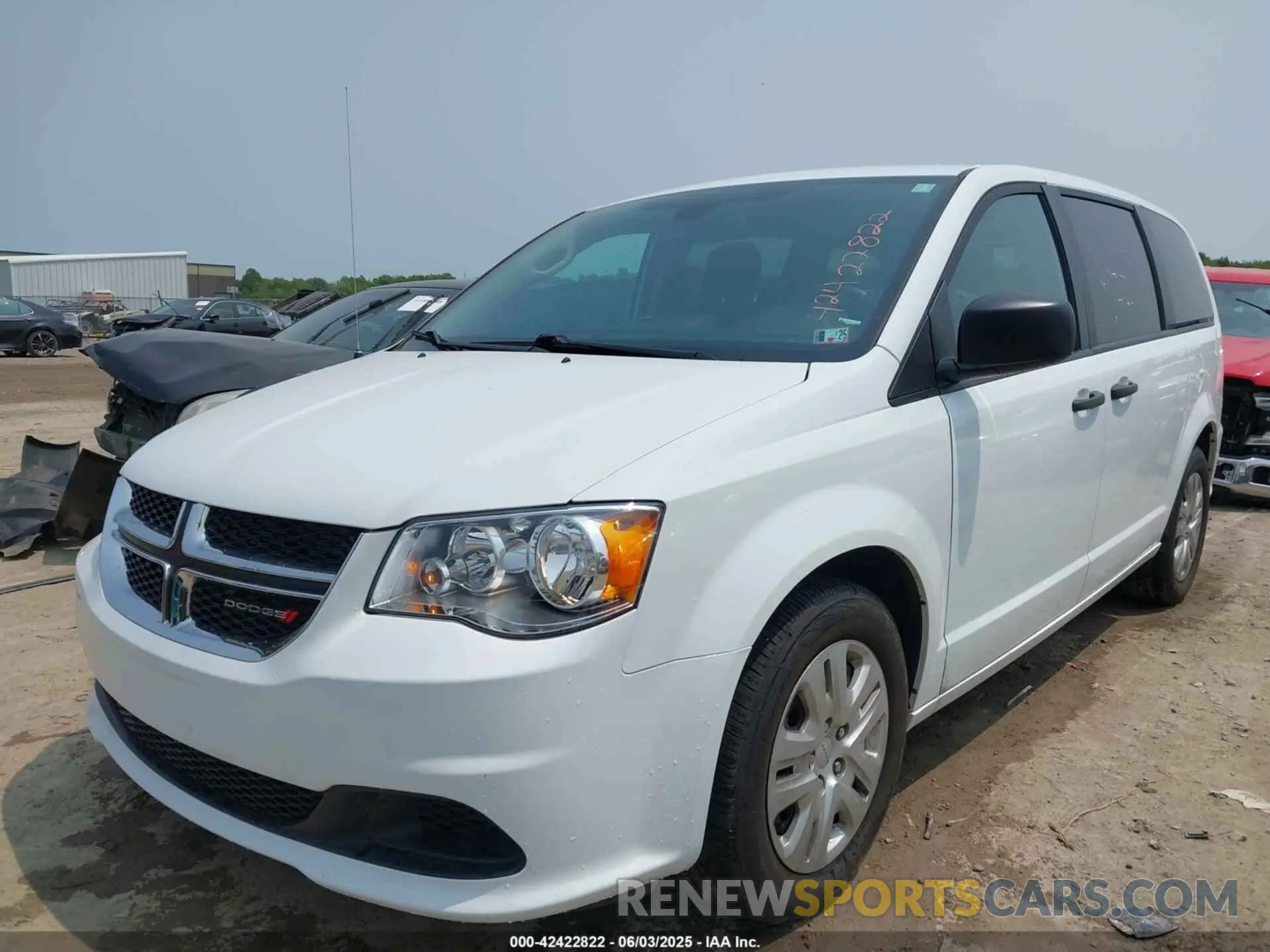 2 Photograph of a damaged car 2C4RDGBG7KR525001 DODGE GRAND CARAVAN 2019