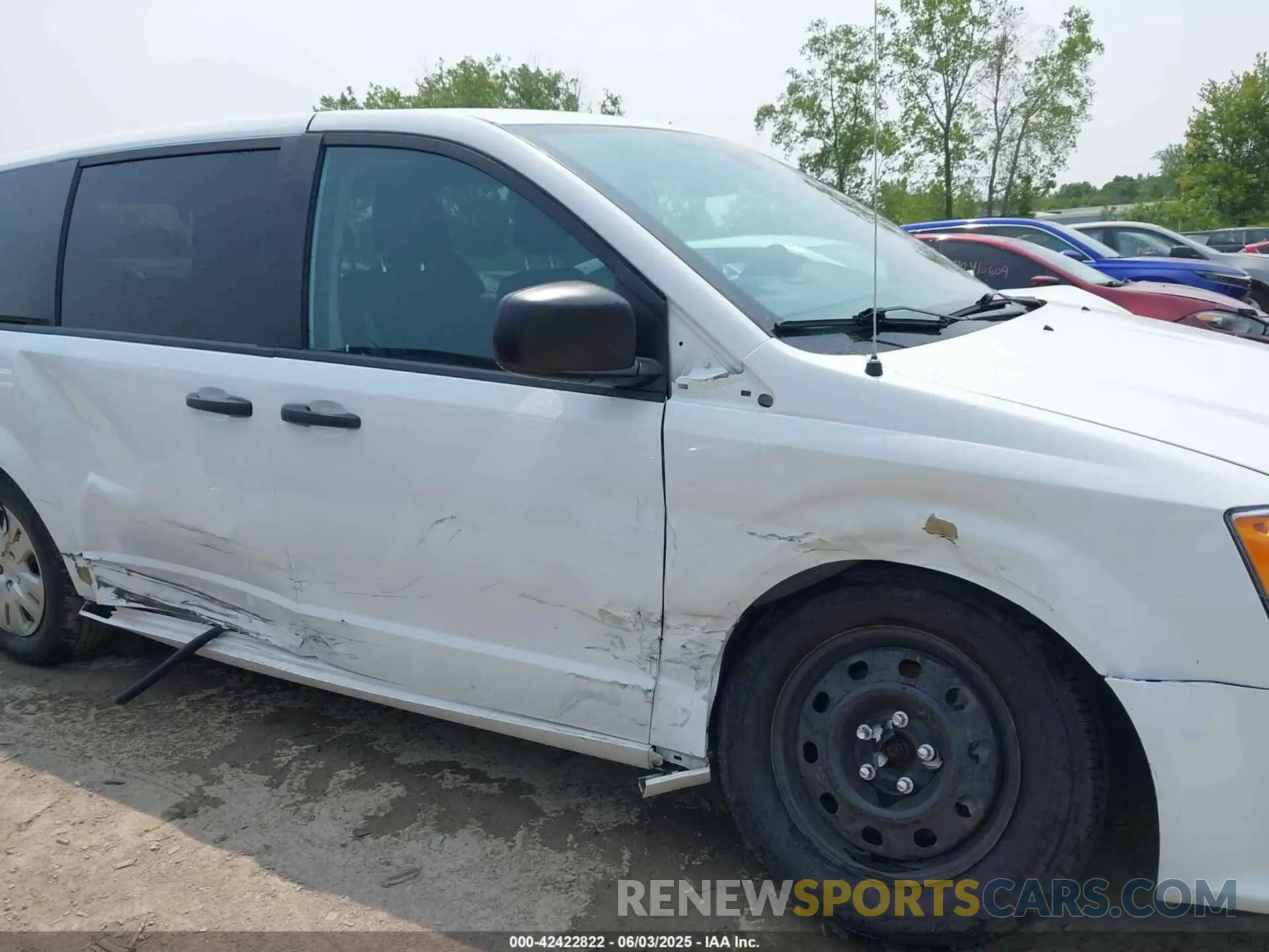 6 Photograph of a damaged car 2C4RDGBG7KR525001 DODGE GRAND CARAVAN 2019