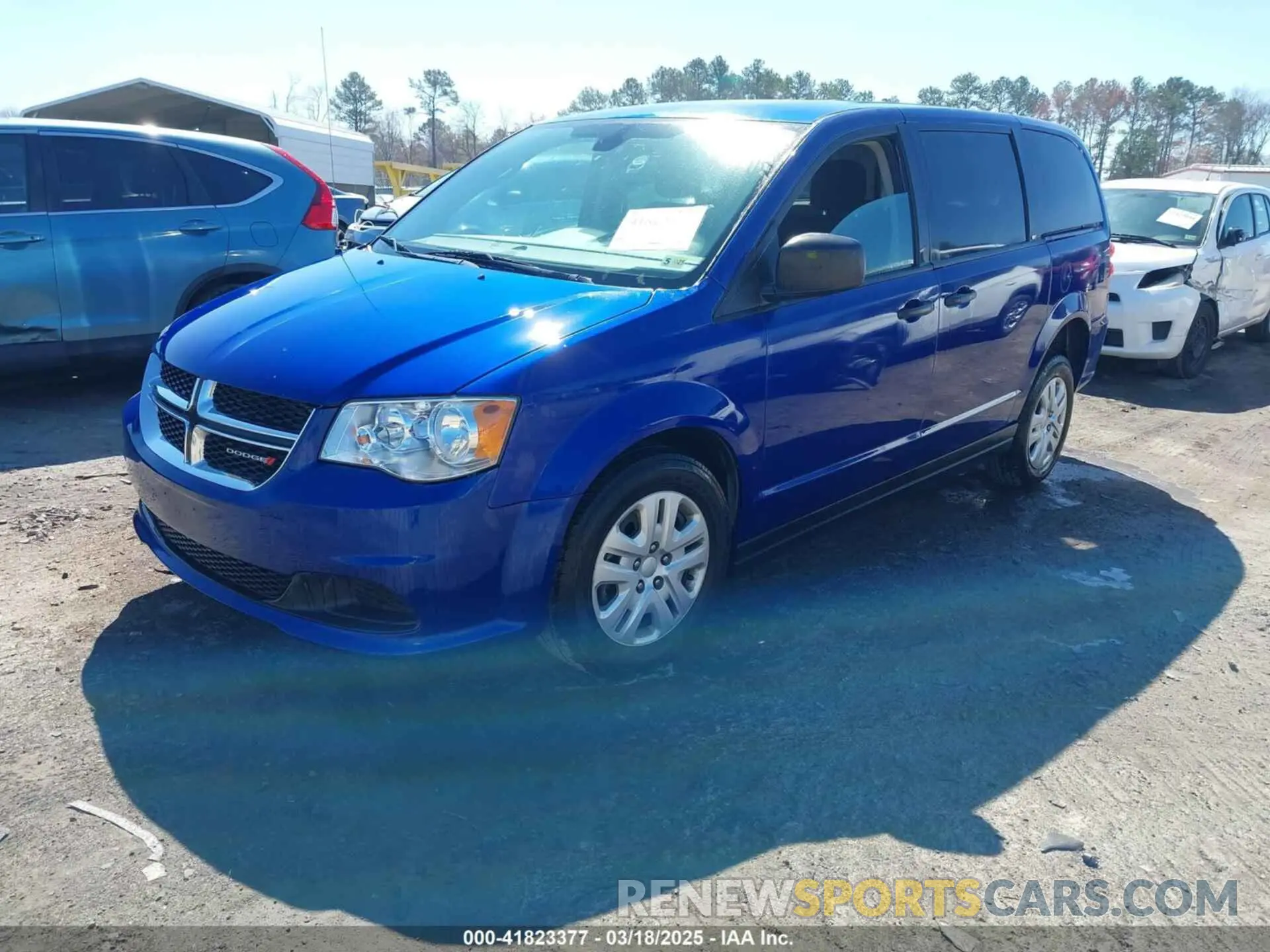2 Photograph of a damaged car 2C4RDGBG7KR596327 DODGE GRAND CARAVAN 2019