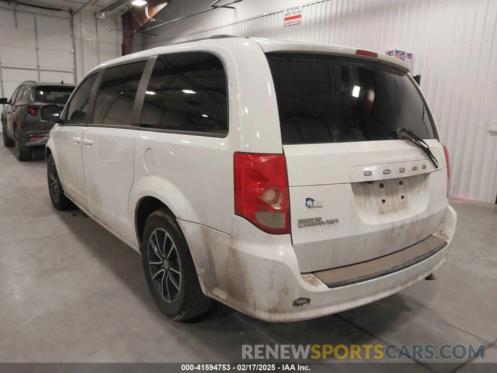 3 Photograph of a damaged car 2C4RDGBG8KR531227 DODGE GRAND CARAVAN 2019