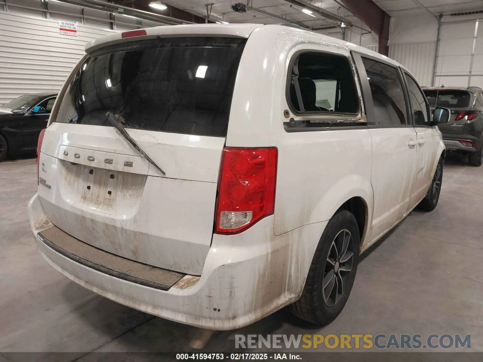 4 Photograph of a damaged car 2C4RDGBG8KR531227 DODGE GRAND CARAVAN 2019