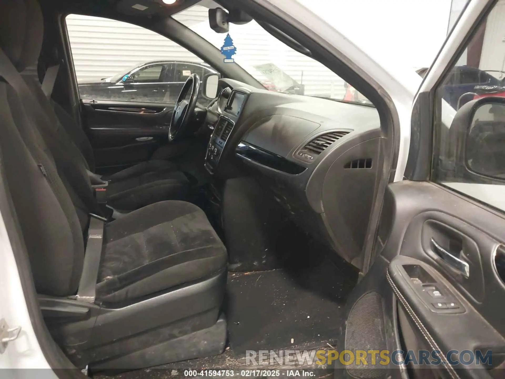 5 Photograph of a damaged car 2C4RDGBG8KR531227 DODGE GRAND CARAVAN 2019