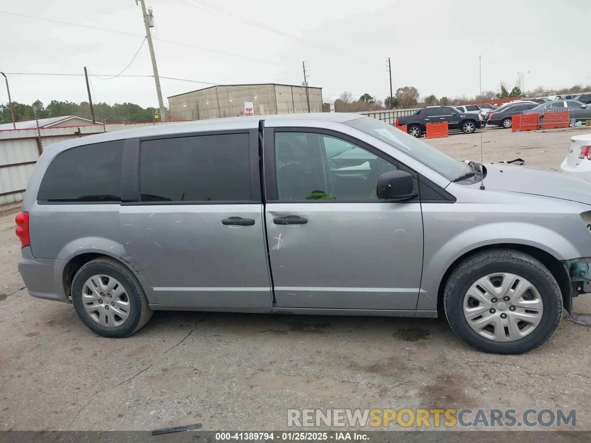 13 Photograph of a damaged car 2C4RDGBG8KR581187 DODGE GRAND CARAVAN 2019