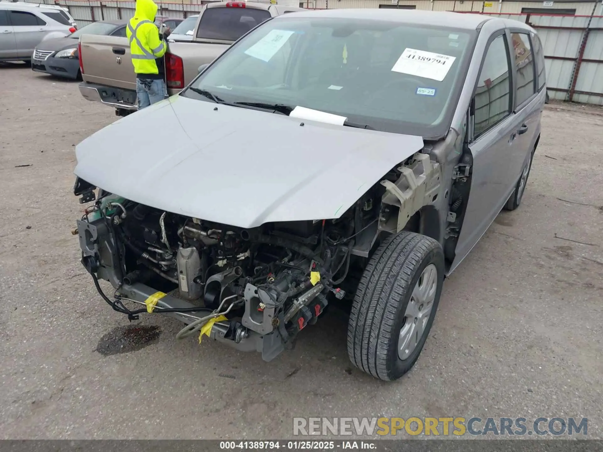 2 Photograph of a damaged car 2C4RDGBG8KR581187 DODGE GRAND CARAVAN 2019