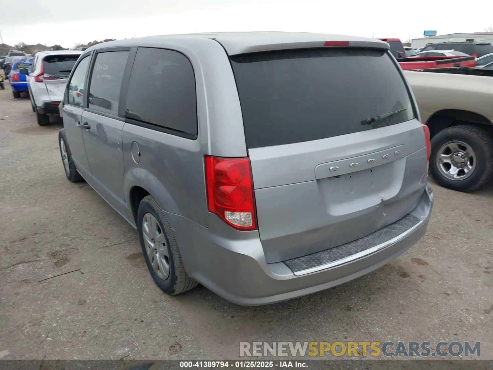3 Photograph of a damaged car 2C4RDGBG8KR581187 DODGE GRAND CARAVAN 2019