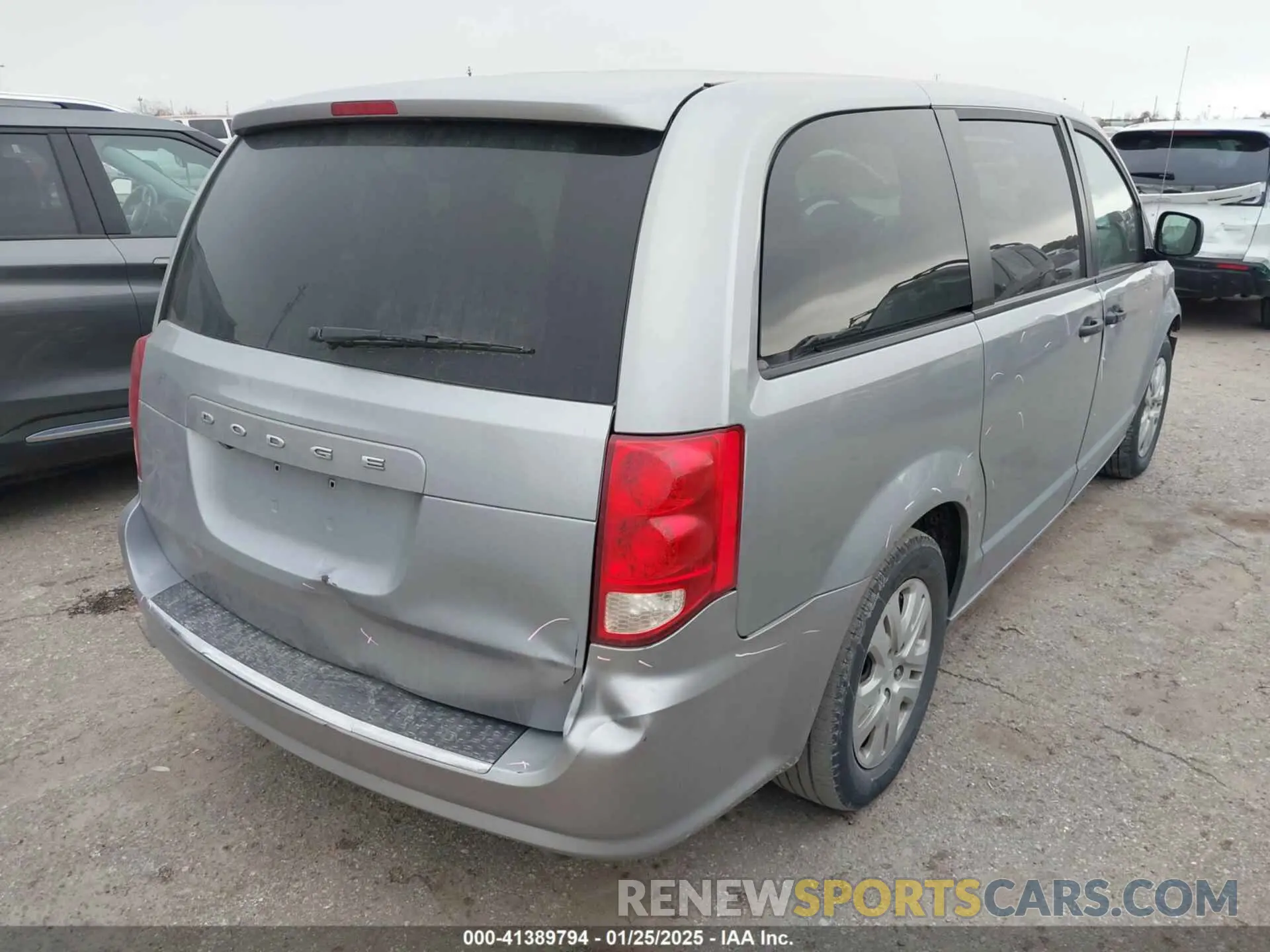 4 Photograph of a damaged car 2C4RDGBG8KR581187 DODGE GRAND CARAVAN 2019