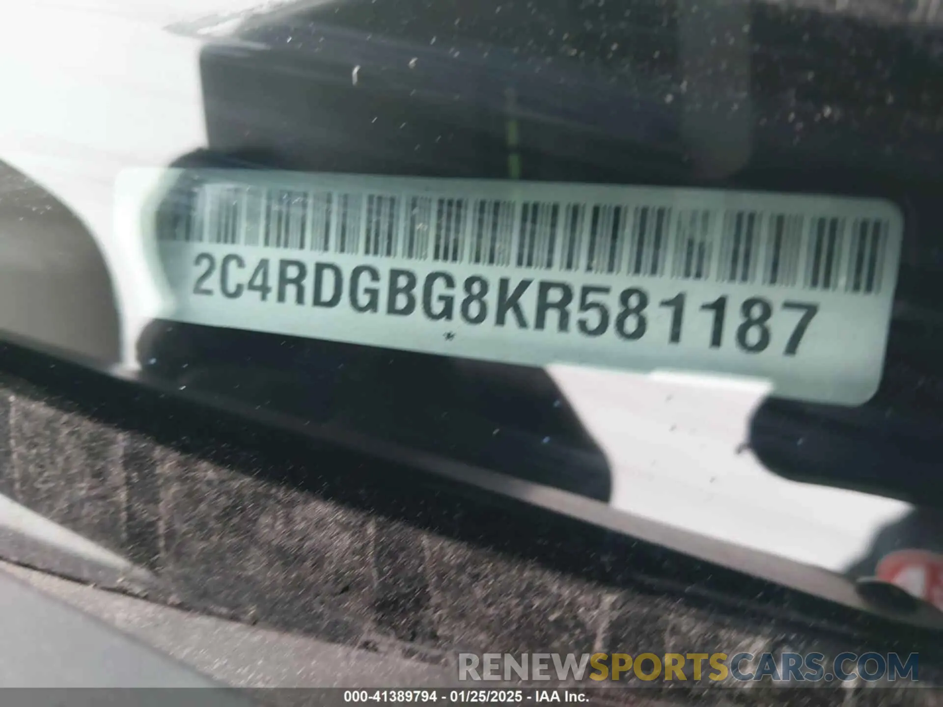 9 Photograph of a damaged car 2C4RDGBG8KR581187 DODGE GRAND CARAVAN 2019