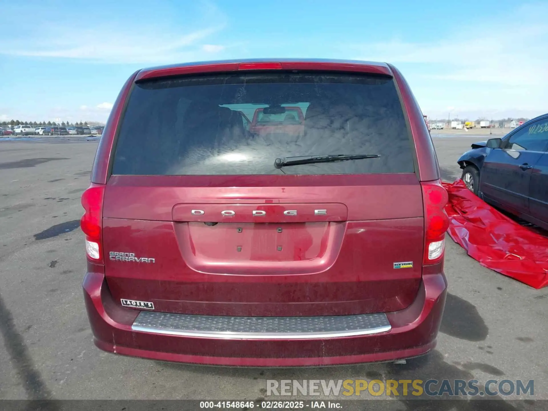 16 Photograph of a damaged car 2C4RDGBG8KR637158 DODGE GRAND CARAVAN 2019
