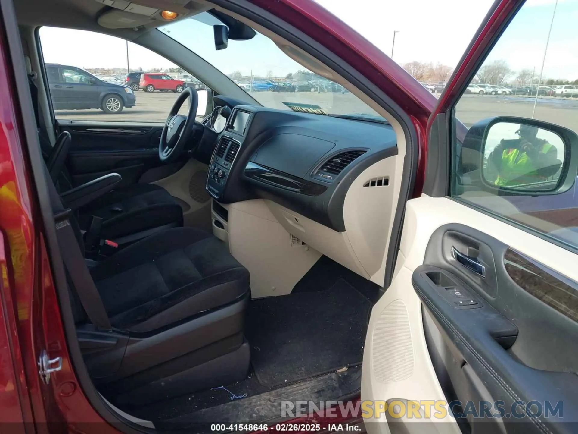 5 Photograph of a damaged car 2C4RDGBG8KR637158 DODGE GRAND CARAVAN 2019