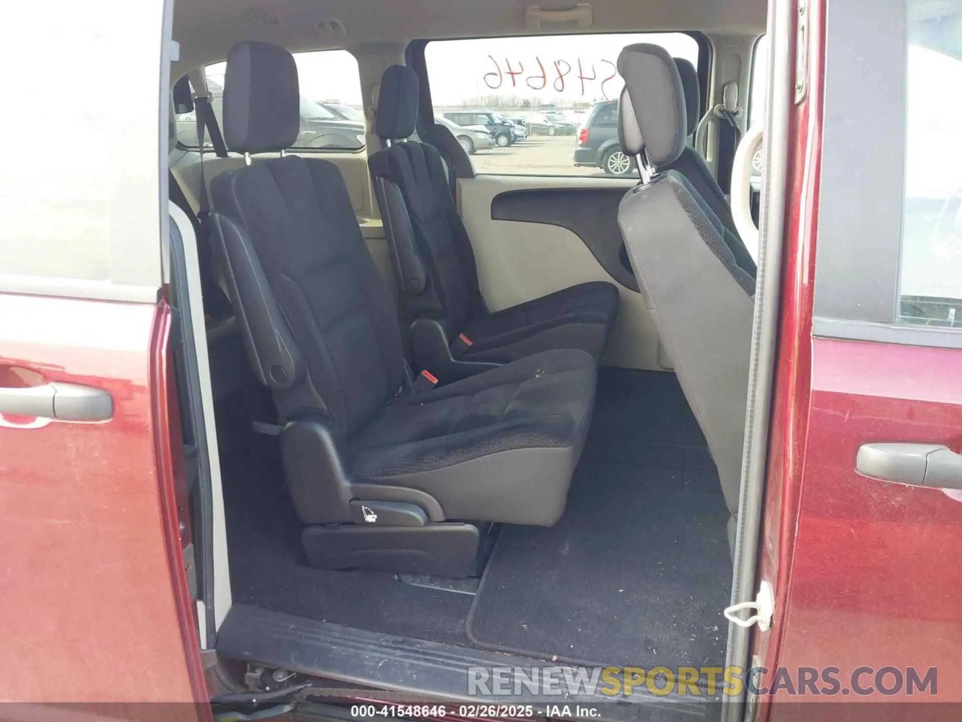 8 Photograph of a damaged car 2C4RDGBG8KR637158 DODGE GRAND CARAVAN 2019