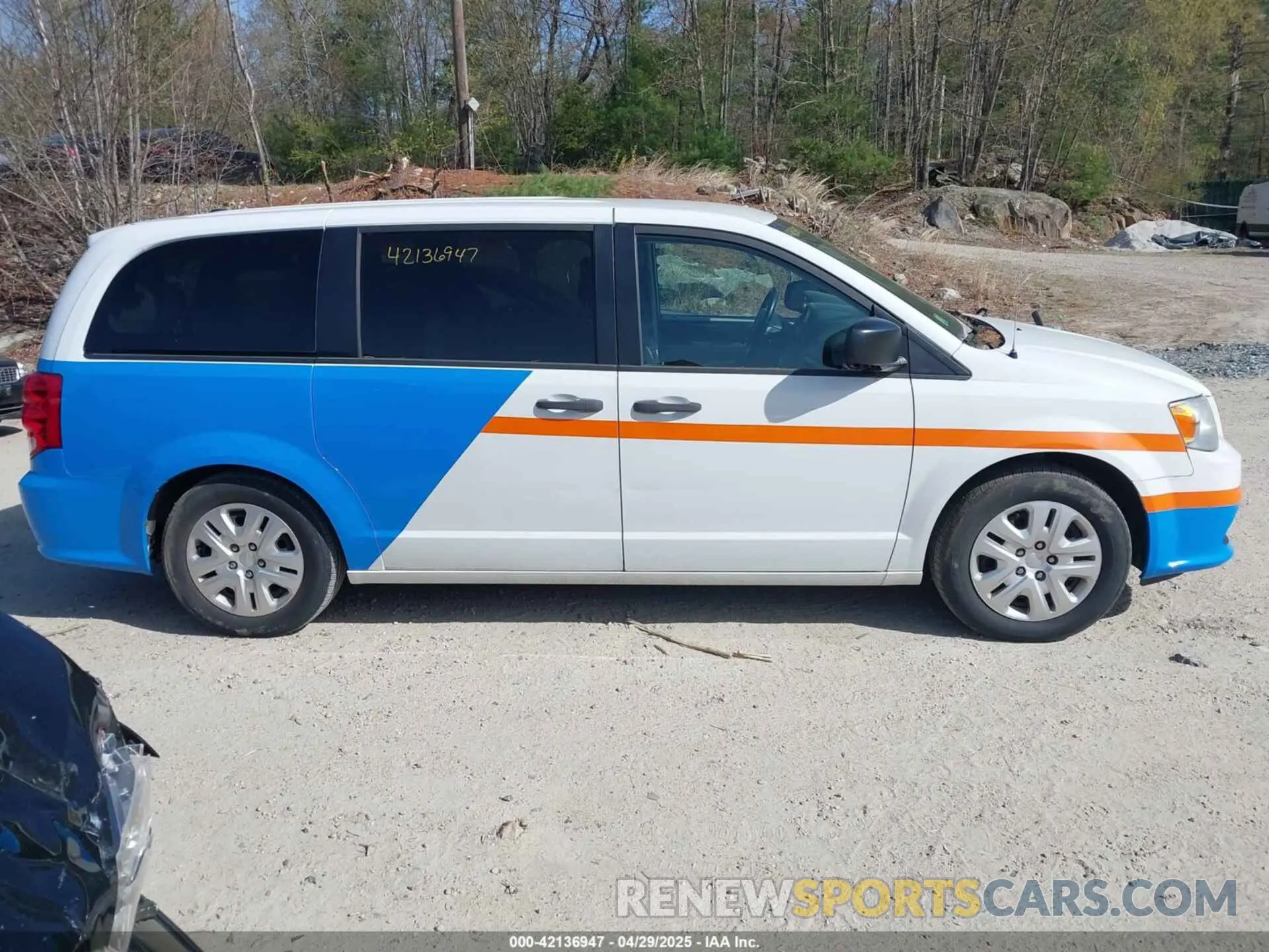 13 Photograph of a damaged car 2C4RDGBG8KR646829 DODGE GRAND CARAVAN 2019