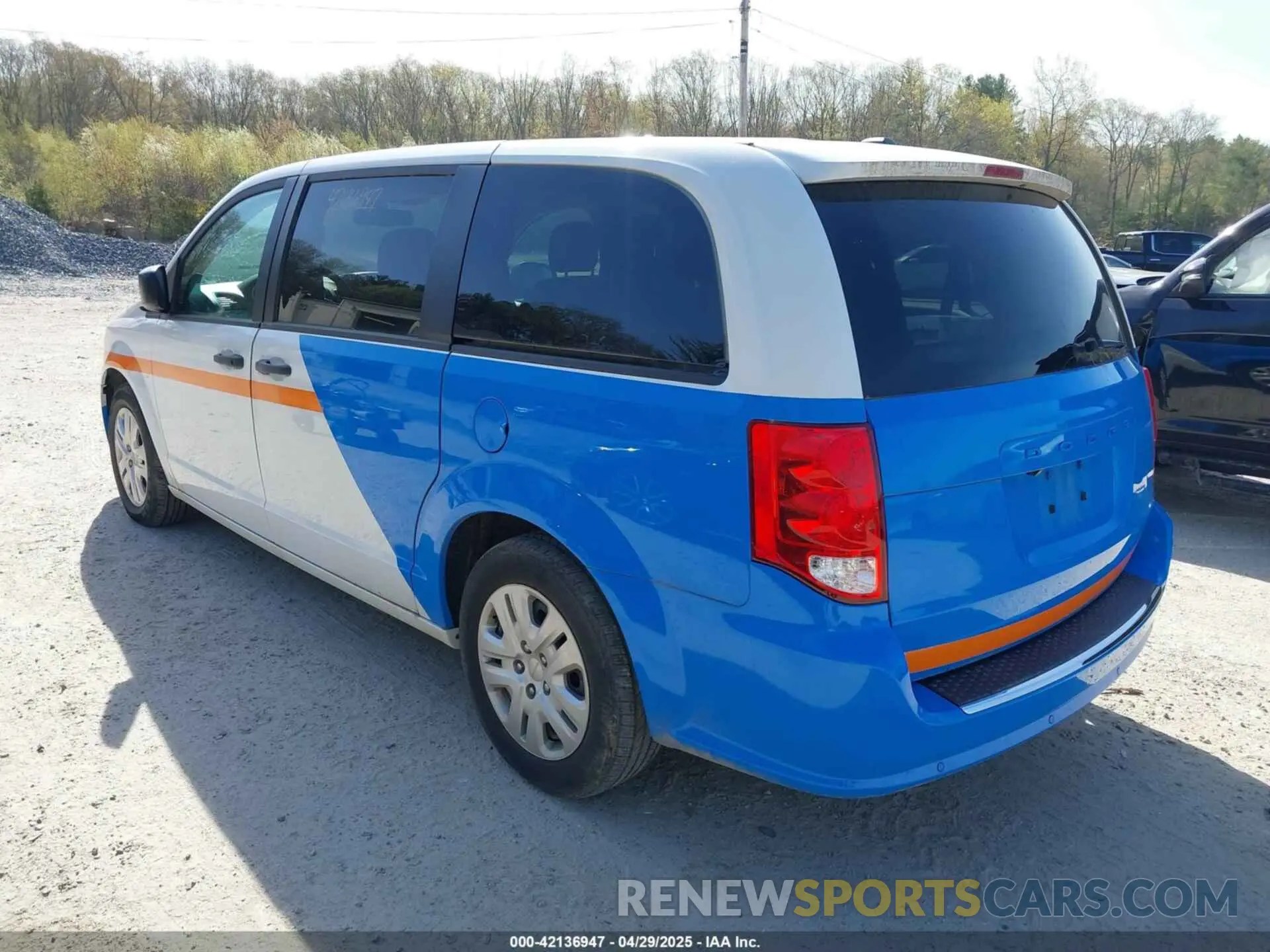 3 Photograph of a damaged car 2C4RDGBG8KR646829 DODGE GRAND CARAVAN 2019