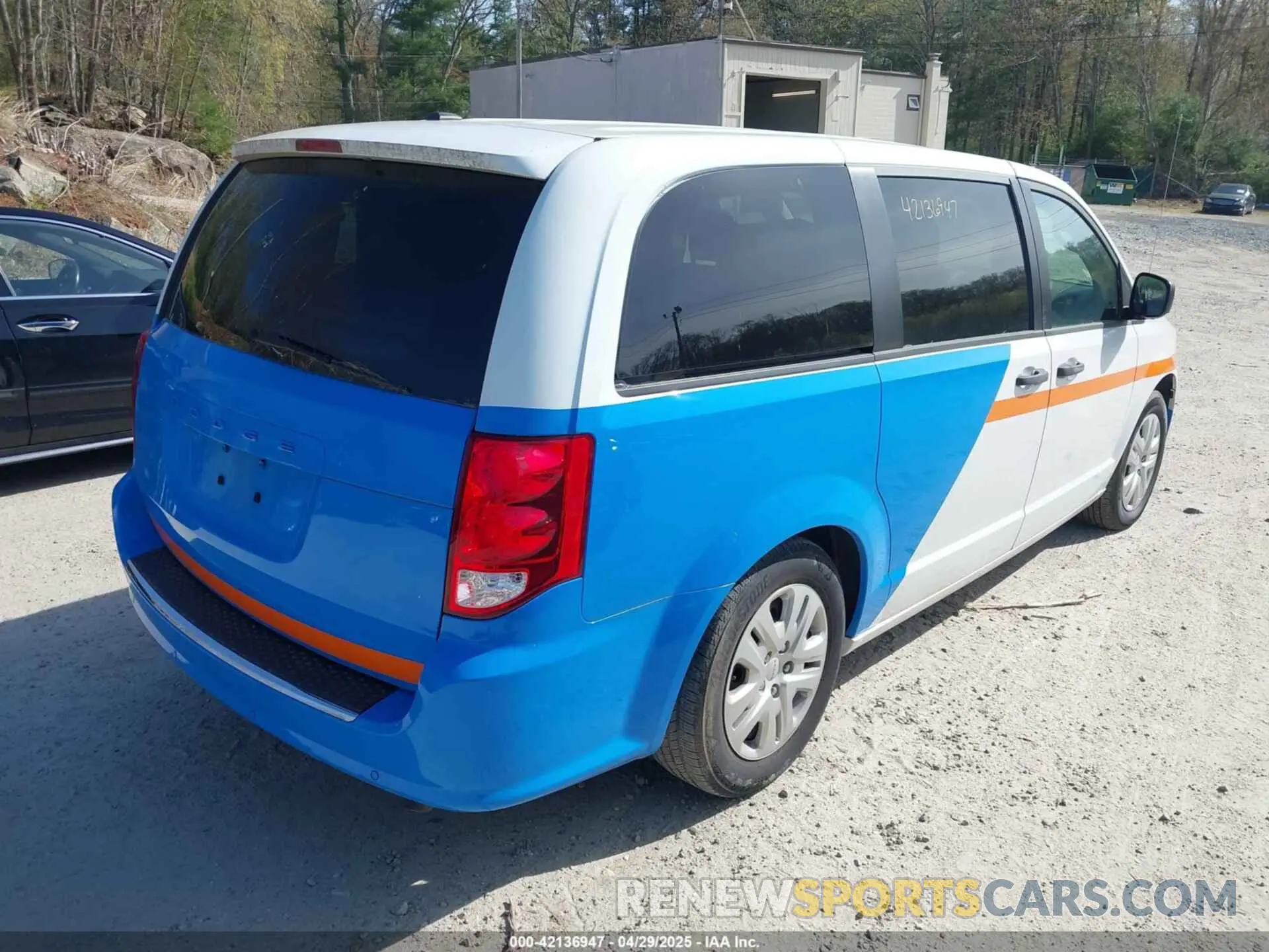4 Photograph of a damaged car 2C4RDGBG8KR646829 DODGE GRAND CARAVAN 2019