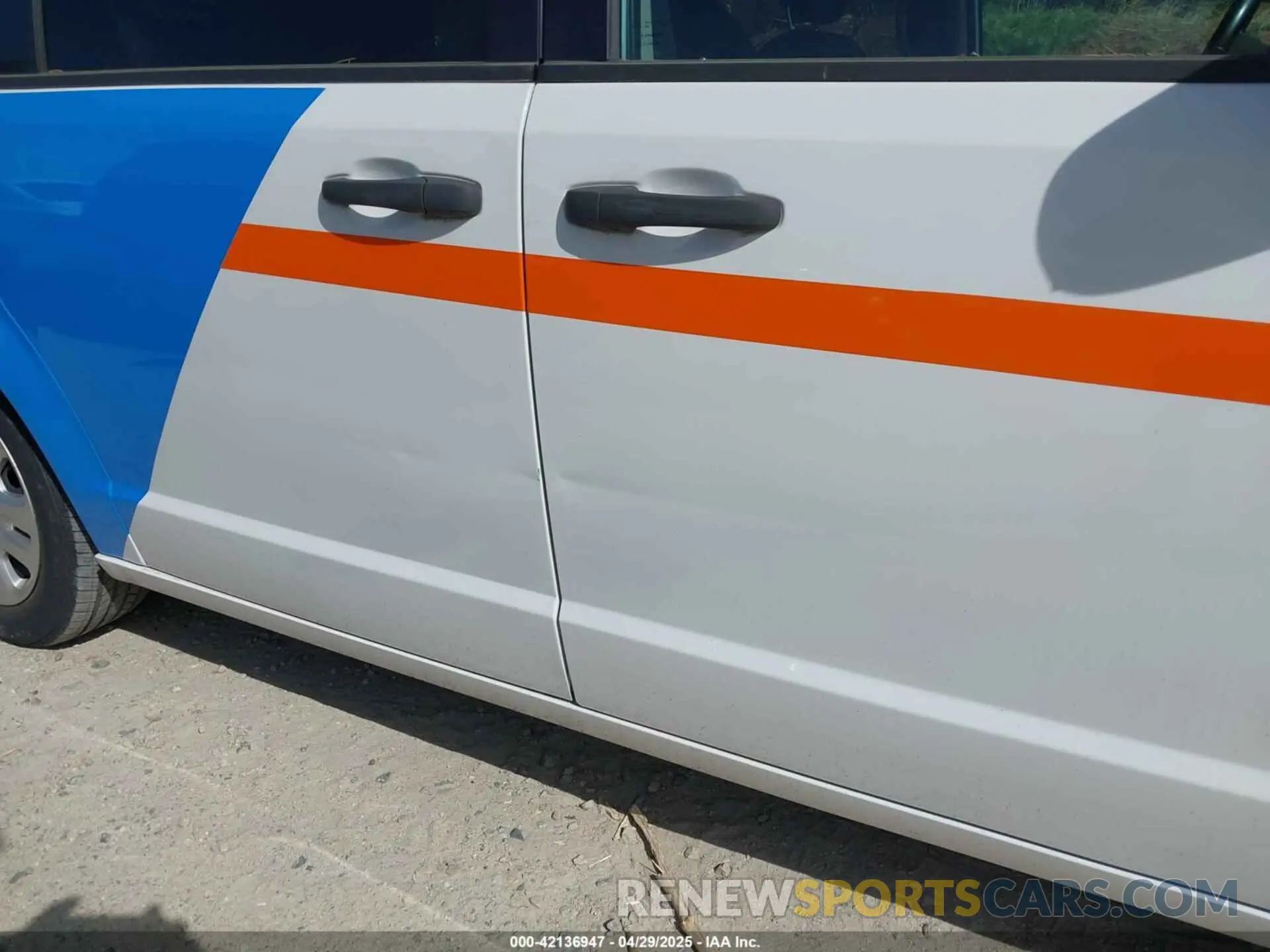 6 Photograph of a damaged car 2C4RDGBG8KR646829 DODGE GRAND CARAVAN 2019