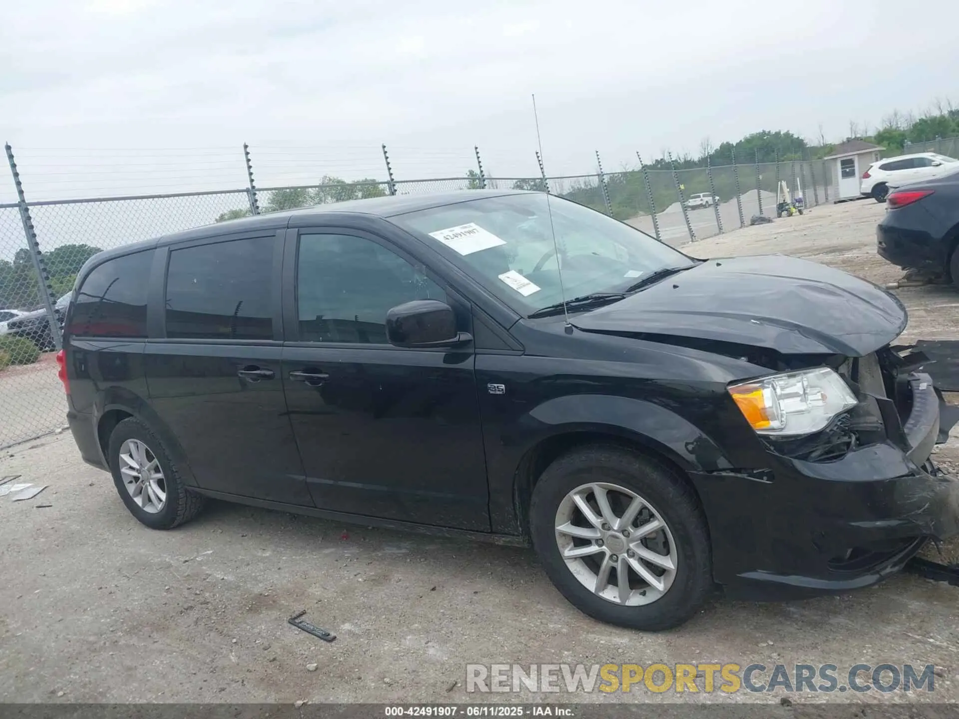 13 Photograph of a damaged car 2C4RDGBG8KR783558 DODGE GRAND CARAVAN 2019