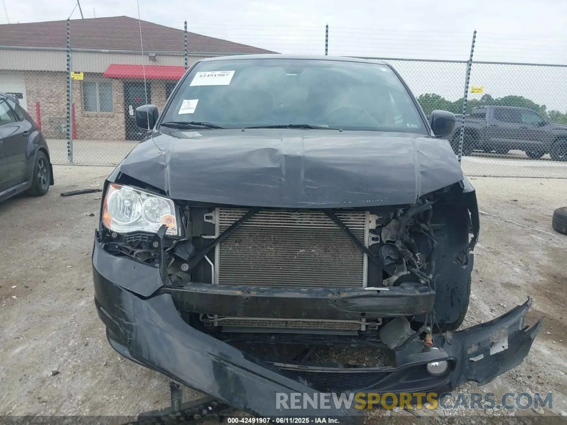 6 Photograph of a damaged car 2C4RDGBG8KR783558 DODGE GRAND CARAVAN 2019