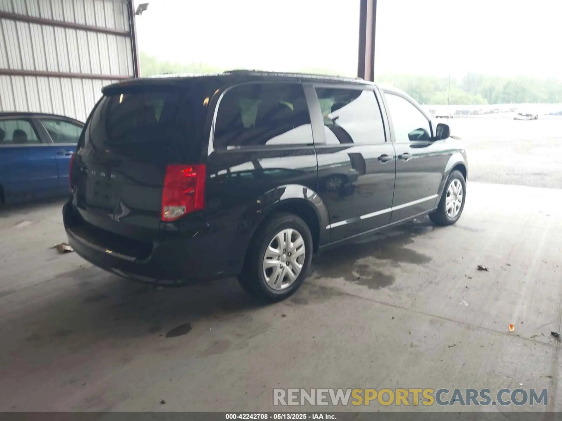 4 Photograph of a damaged car 2C4RDGBG8KR805963 DODGE GRAND CARAVAN 2019