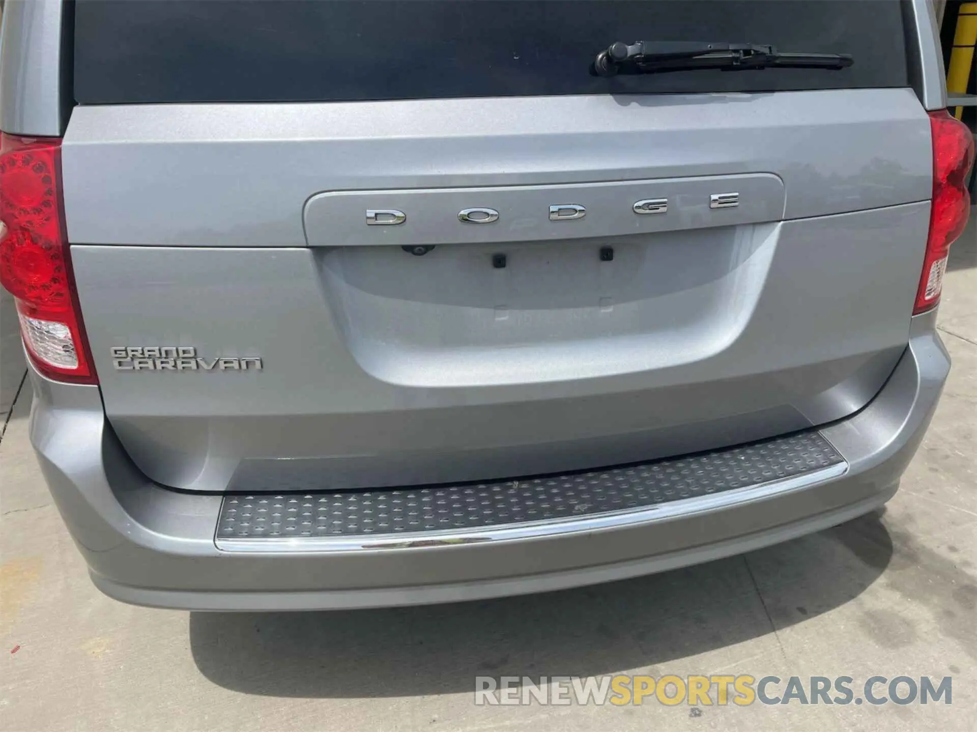 14 Photograph of a damaged car 2C4RDGBG9KR501654 DODGE GRAND CARAVAN 2019
