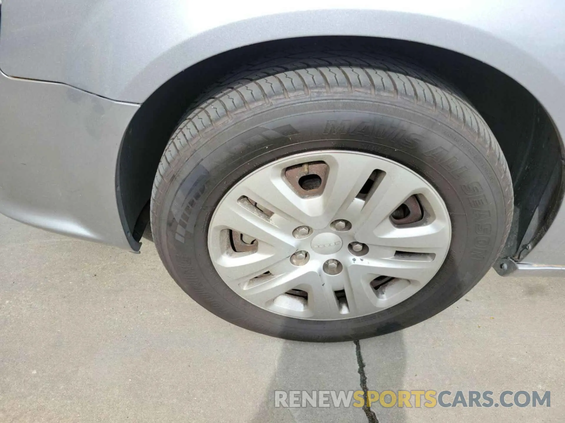 19 Photograph of a damaged car 2C4RDGBG9KR501654 DODGE GRAND CARAVAN 2019