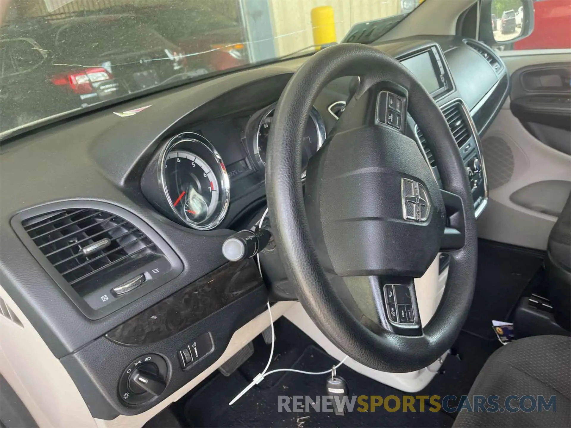24 Photograph of a damaged car 2C4RDGBG9KR501654 DODGE GRAND CARAVAN 2019