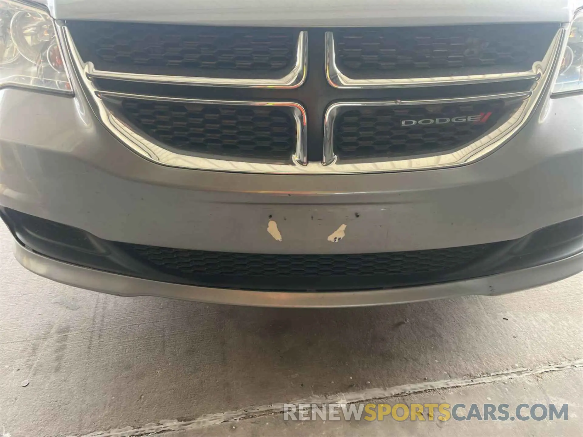 8 Photograph of a damaged car 2C4RDGBG9KR501654 DODGE GRAND CARAVAN 2019